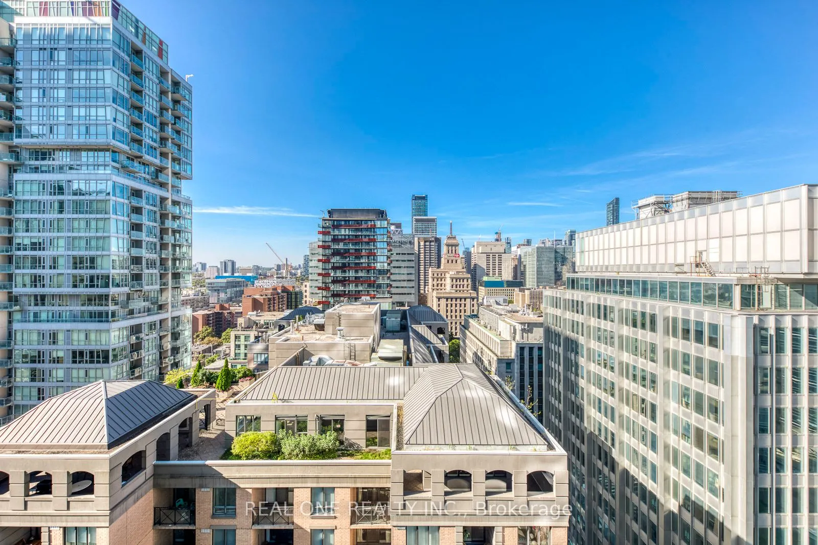 126 Simcoe Street, #2007