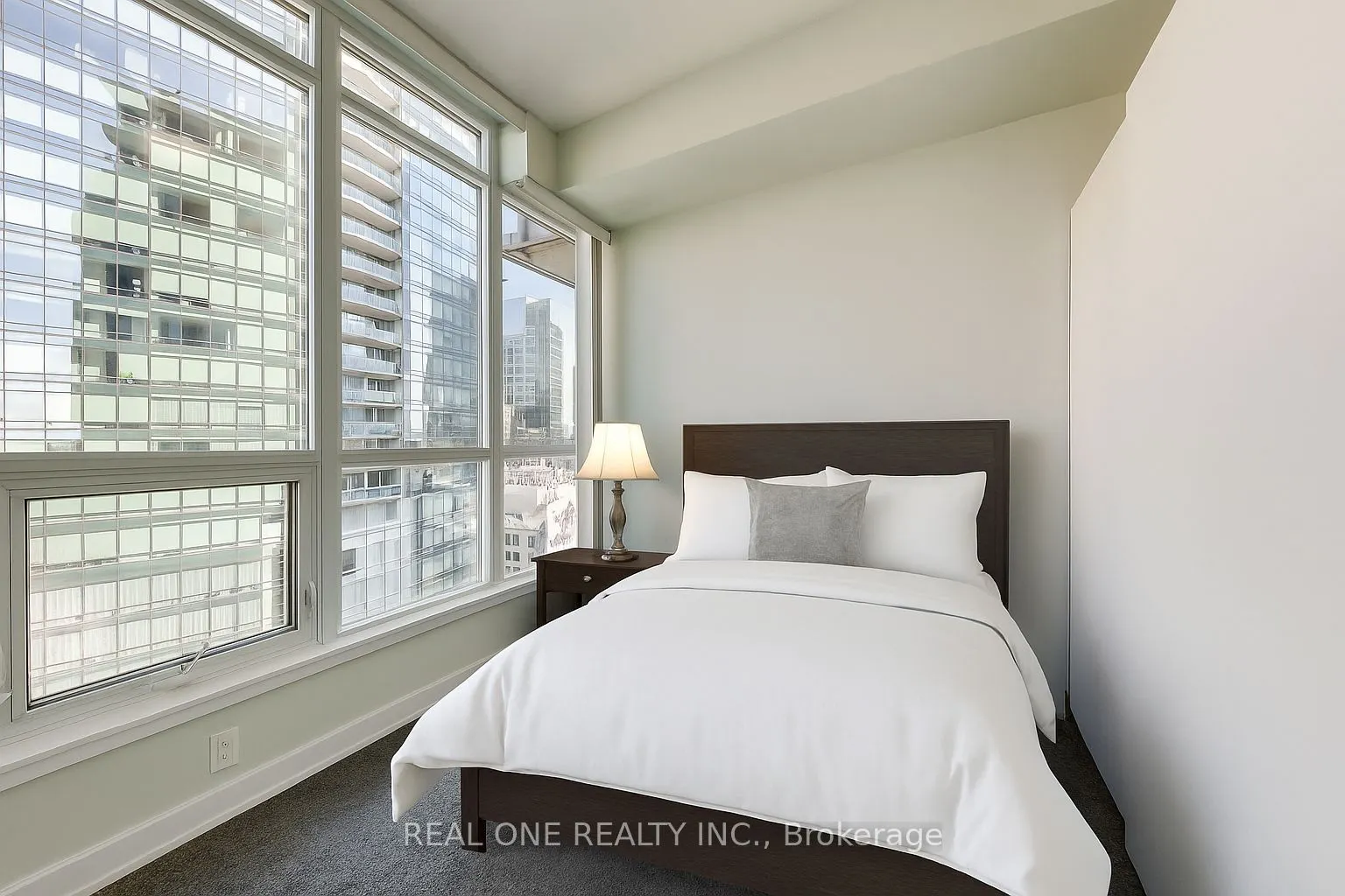 126 Simcoe Street, #2007
