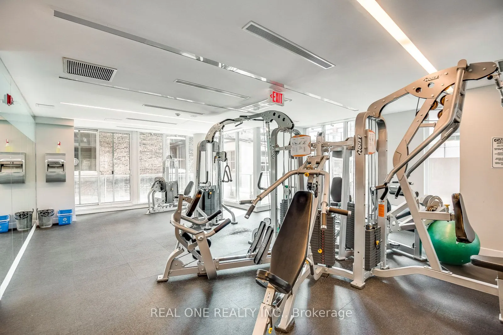 126 Simcoe Street, #2007