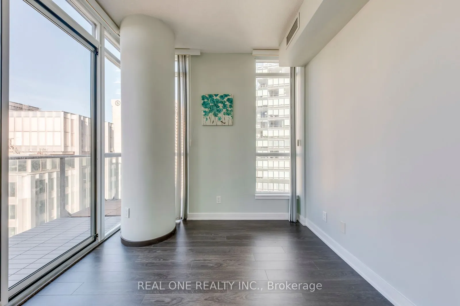 126 Simcoe Street, #2007