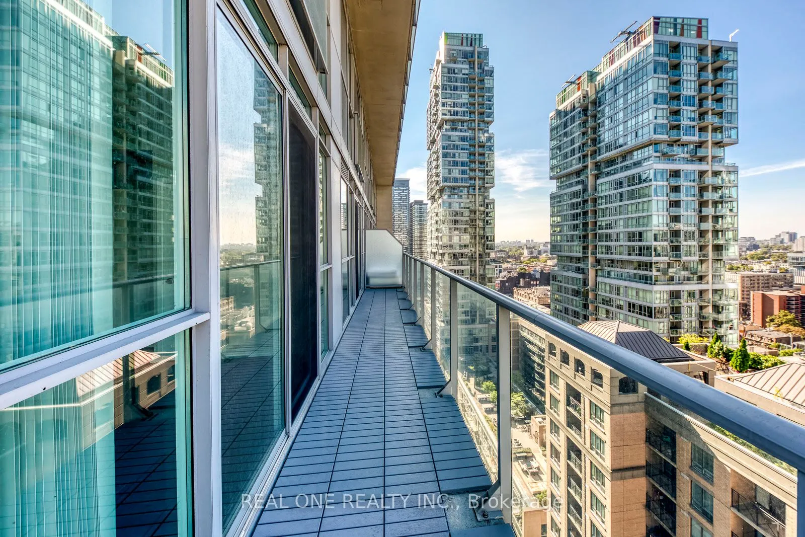 126 Simcoe Street, #2007
