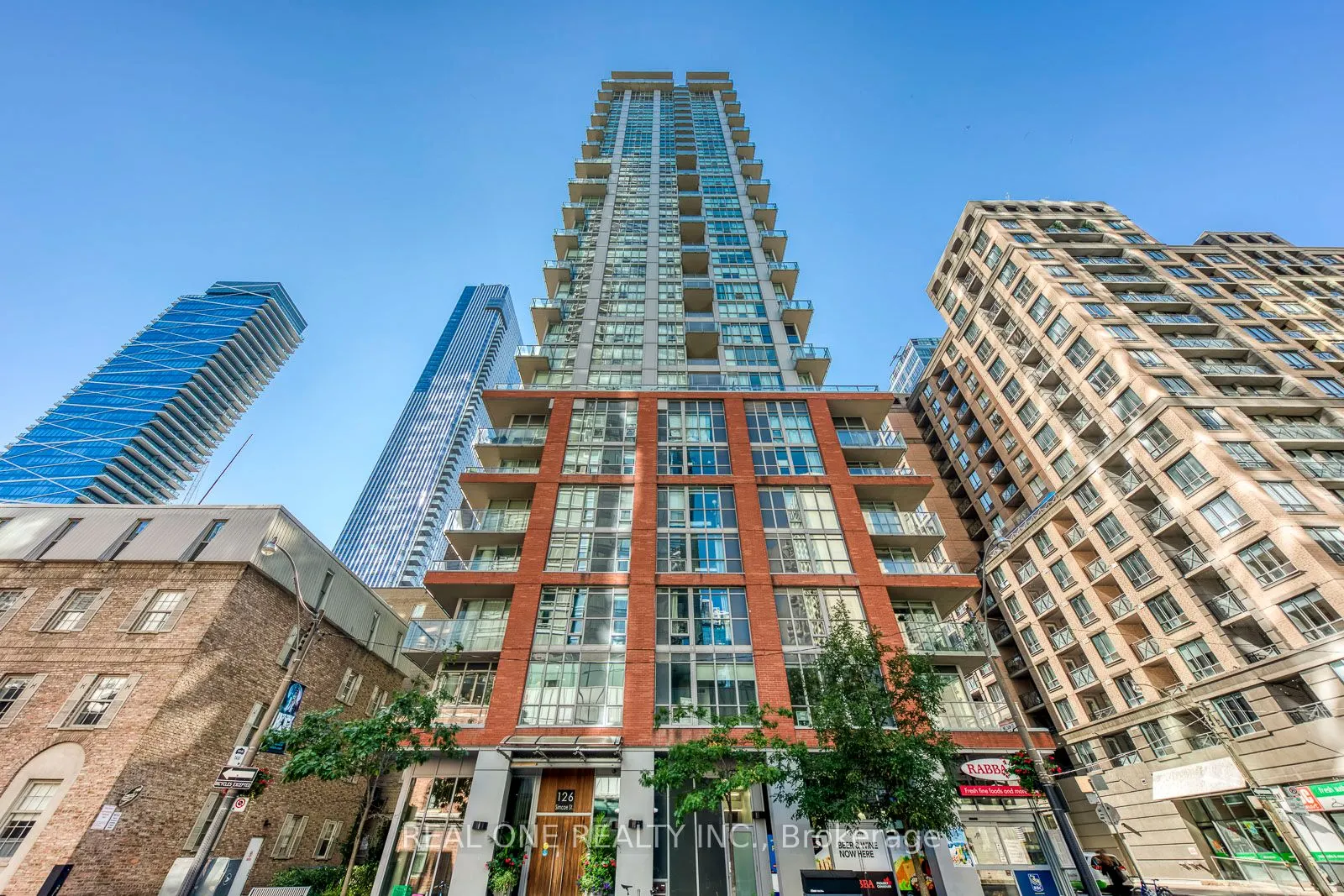 126 Simcoe Street, #2007