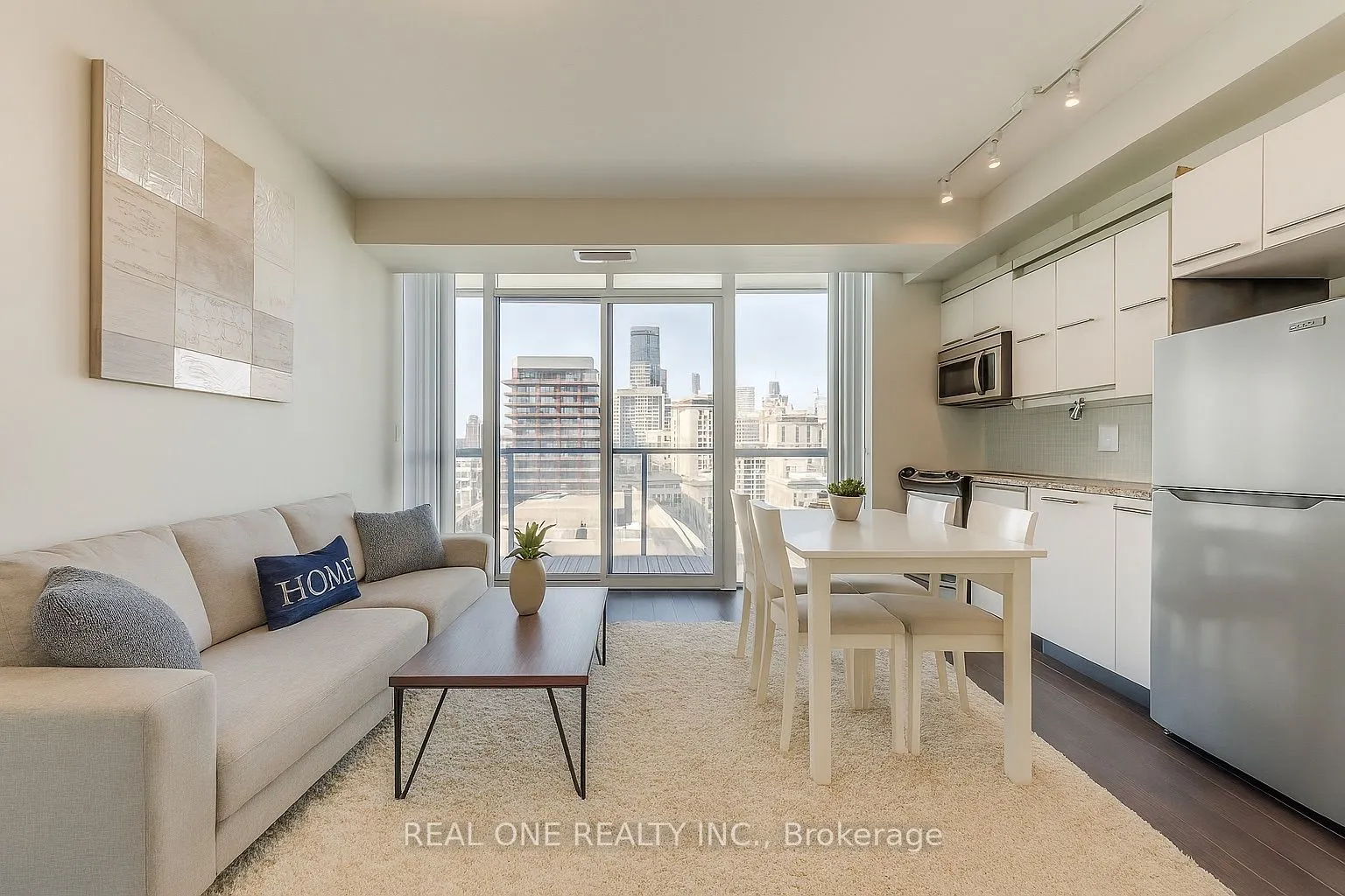 126 Simcoe Street, #2007
