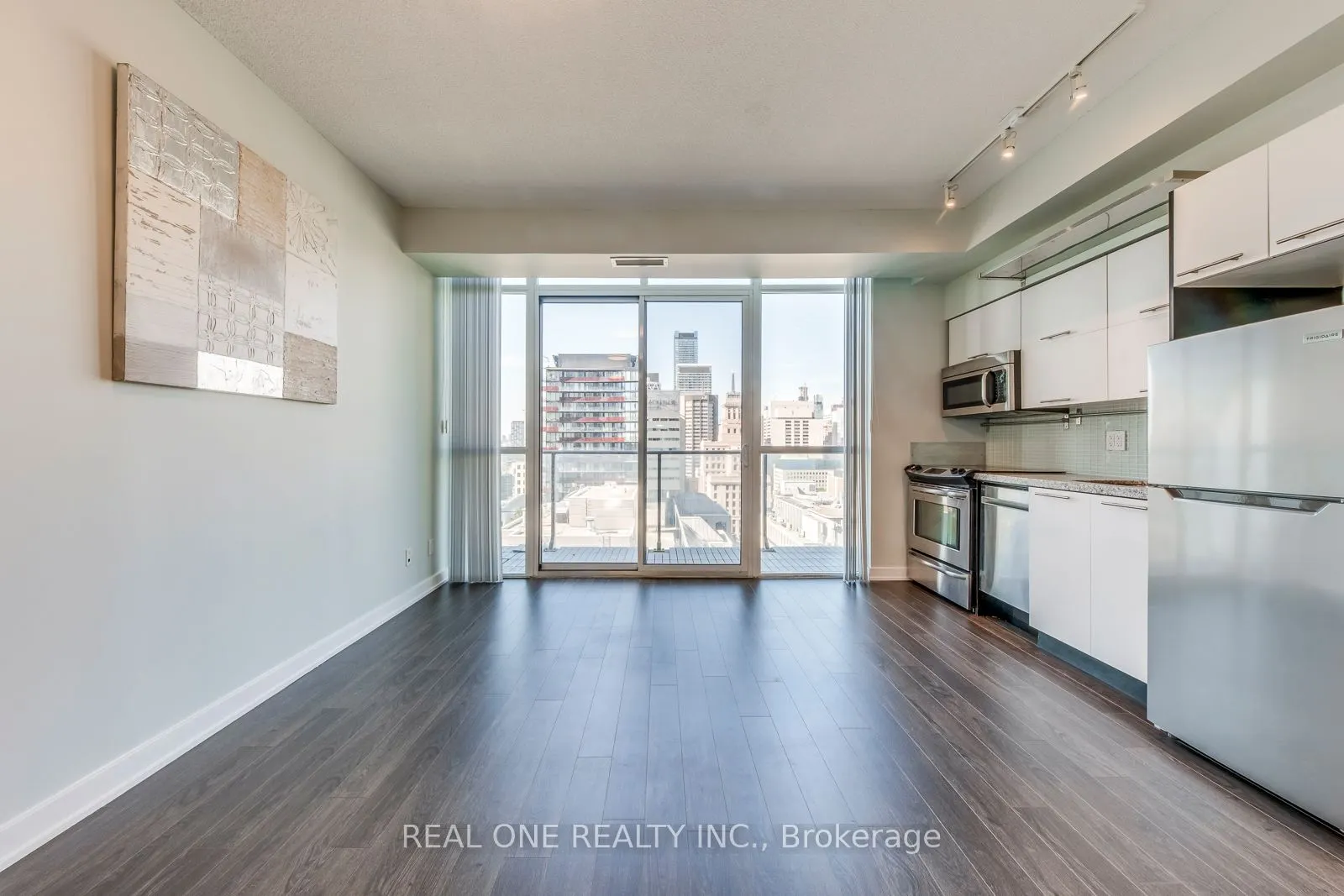 126 Simcoe Street, #2007