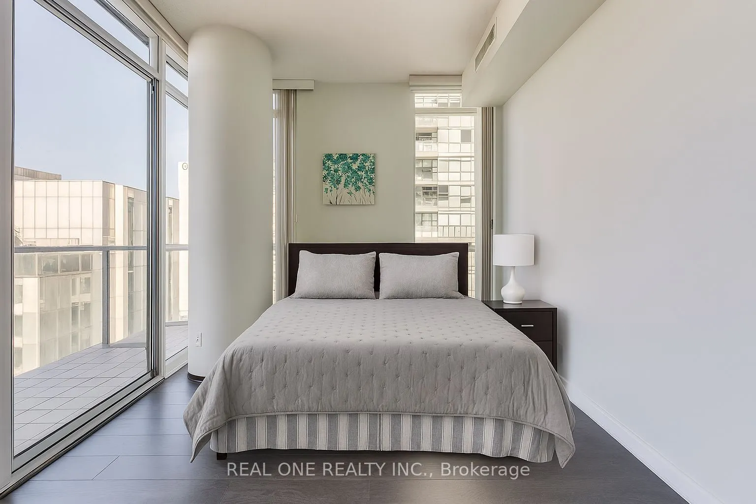 126 Simcoe Street, #2007