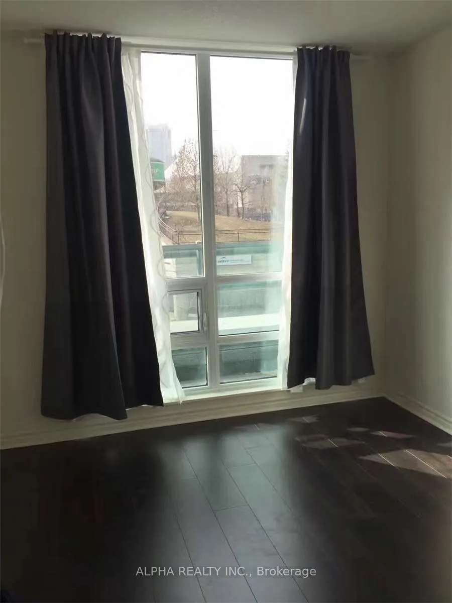 25 Lower Simcoe Street, #211