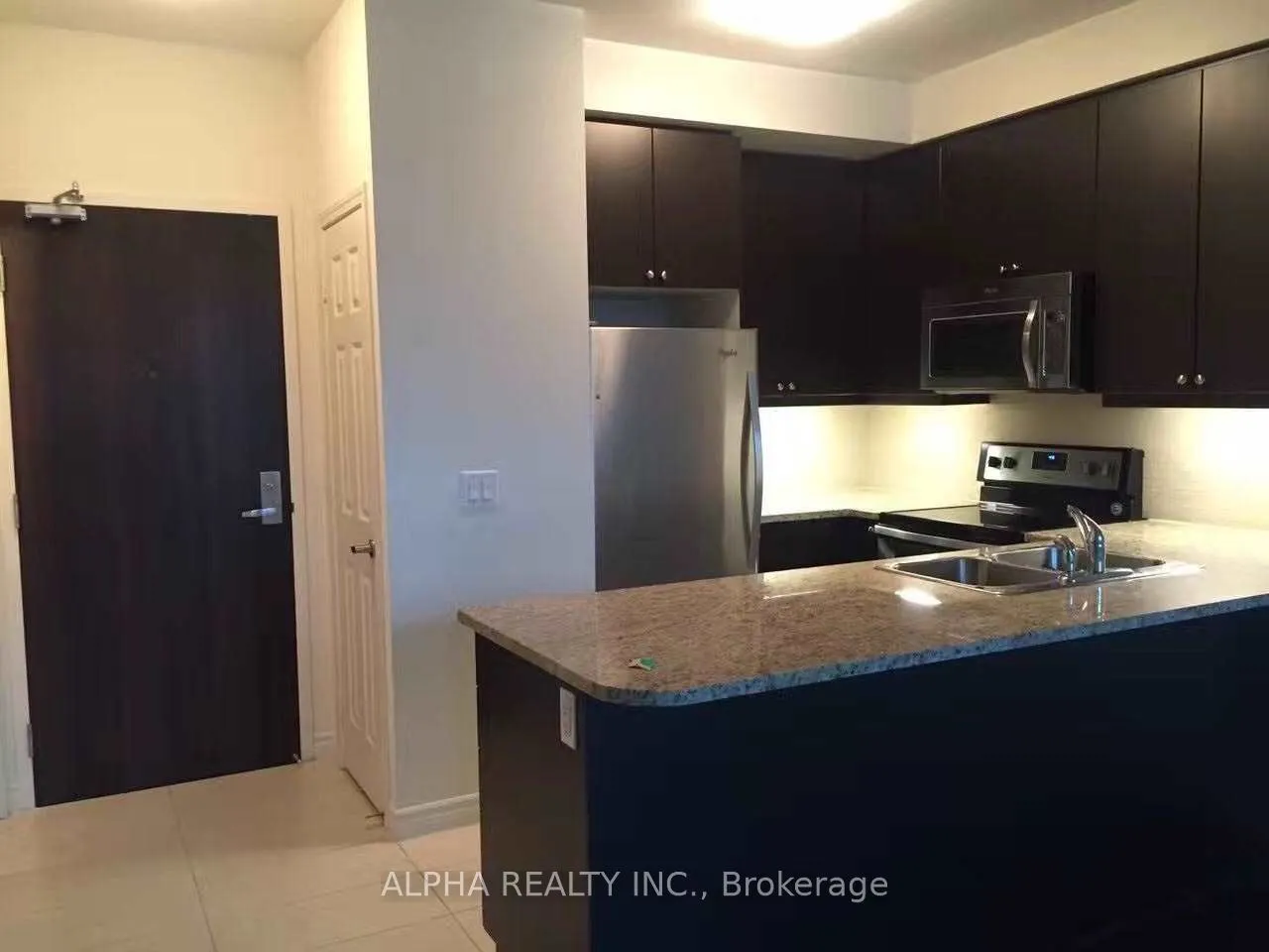 25 Lower Simcoe Street, #211