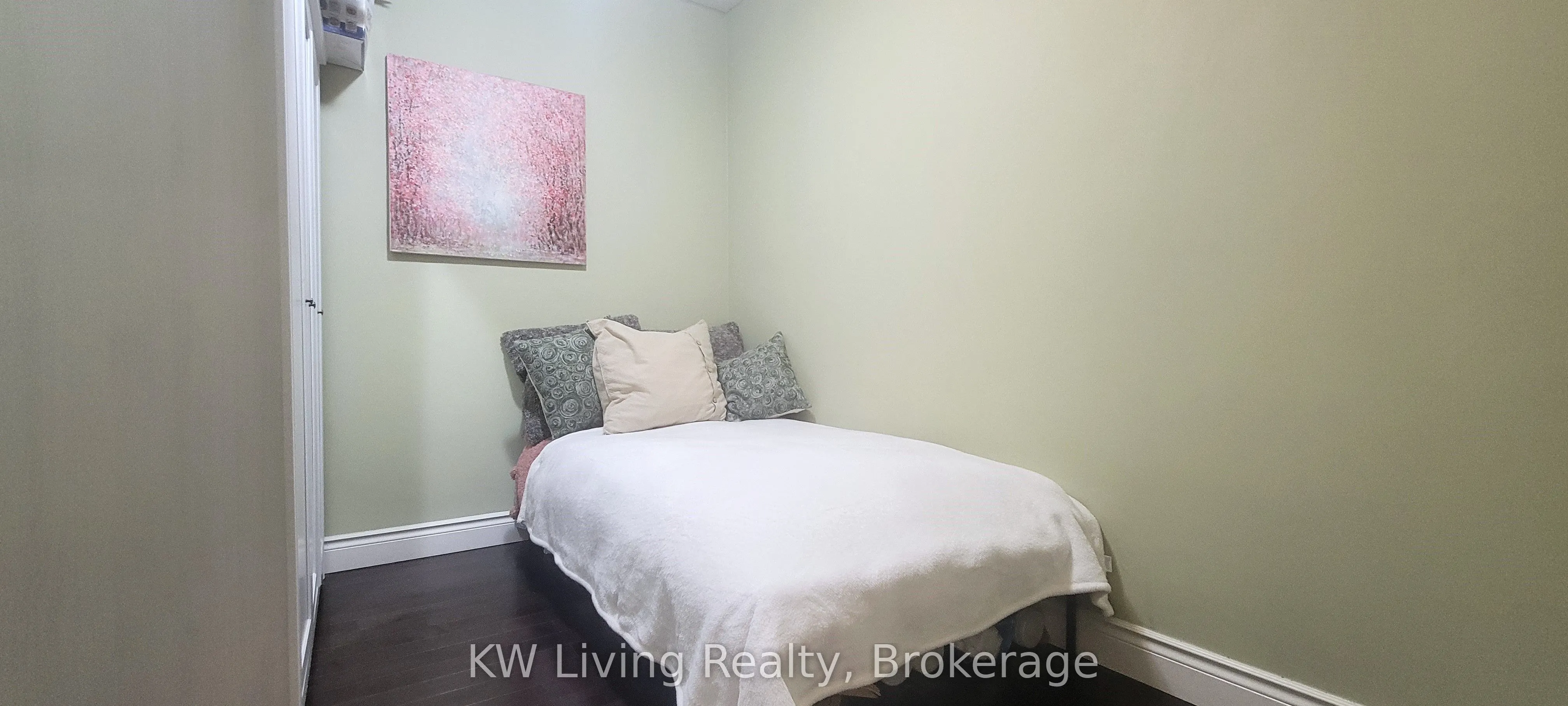 20 Collier Street, #405