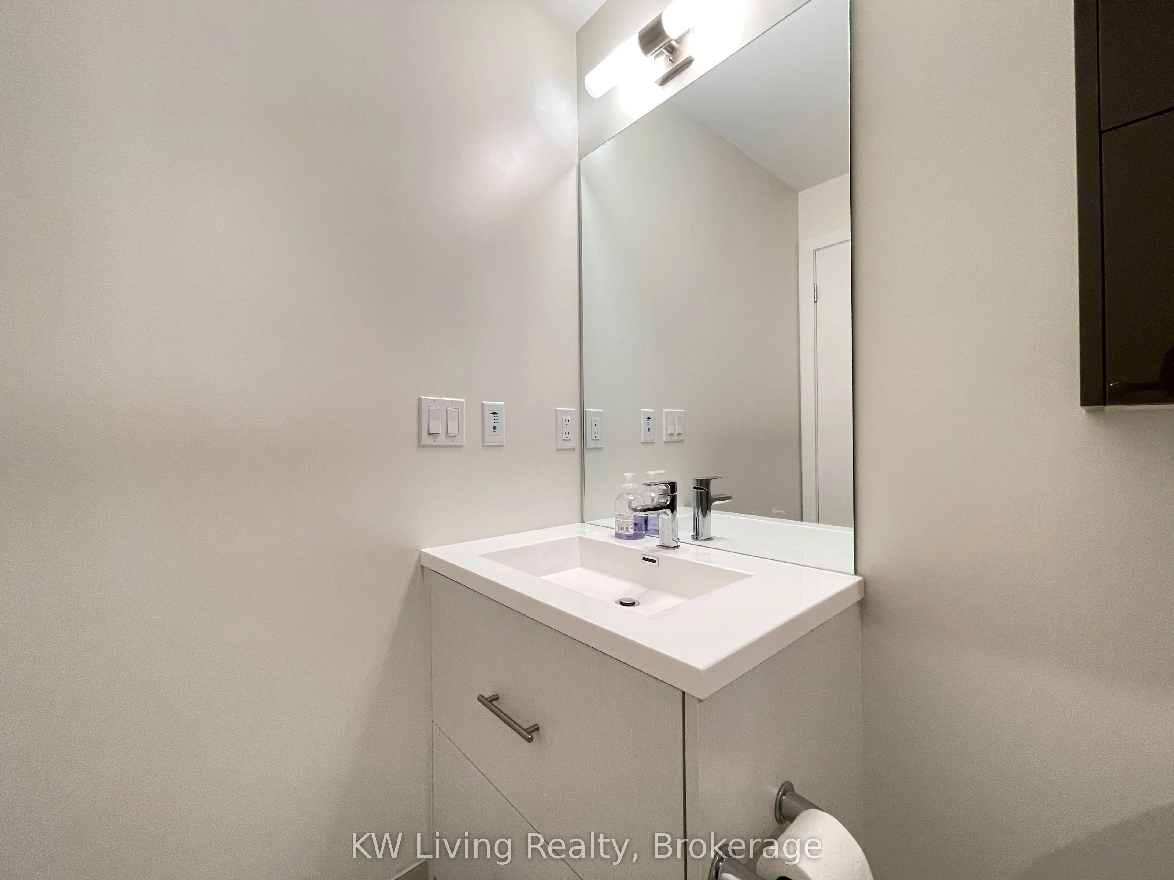 188 Fairview Mall Drive, #1901