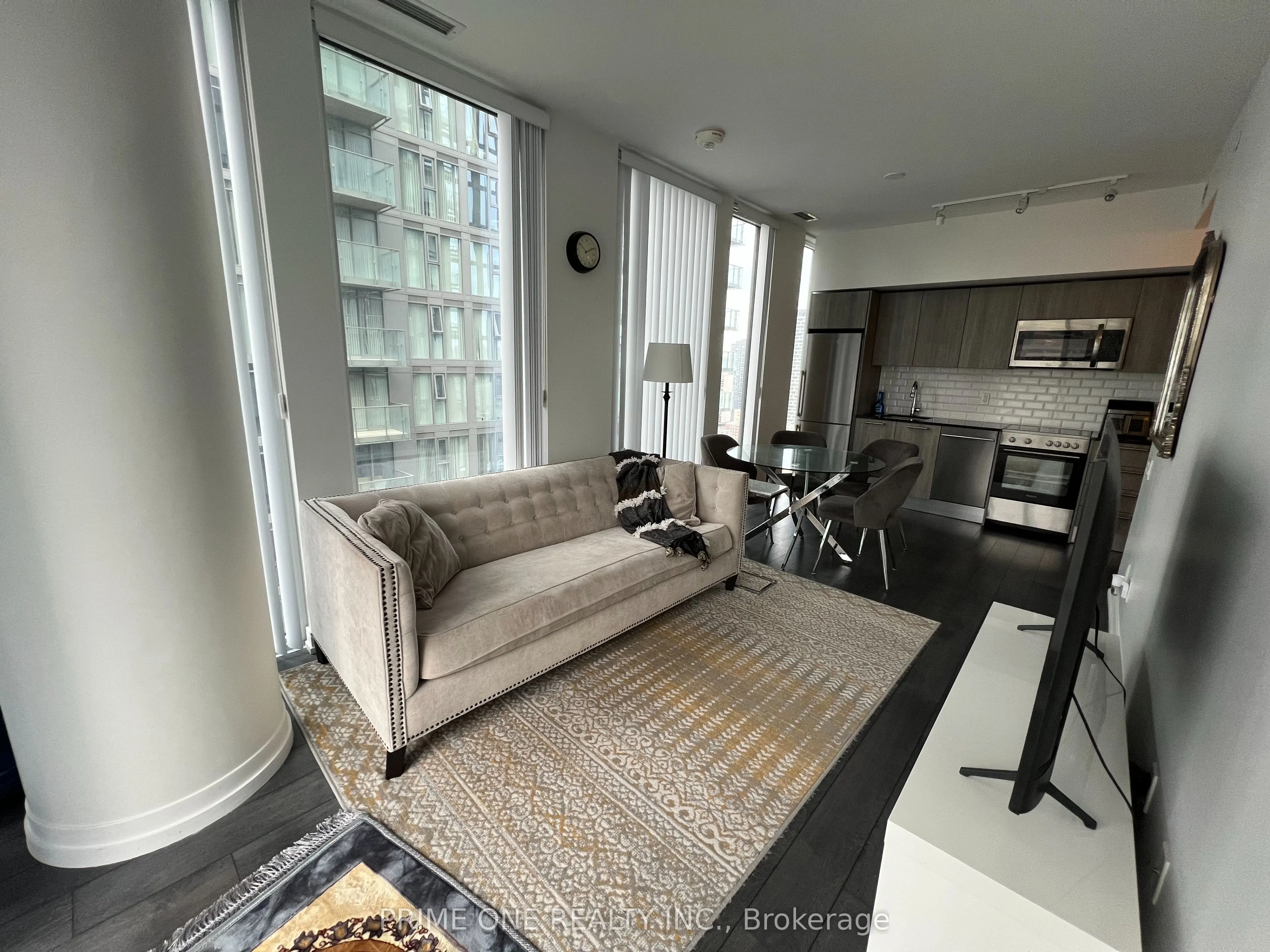 28 Wellesley Street E, #2507
