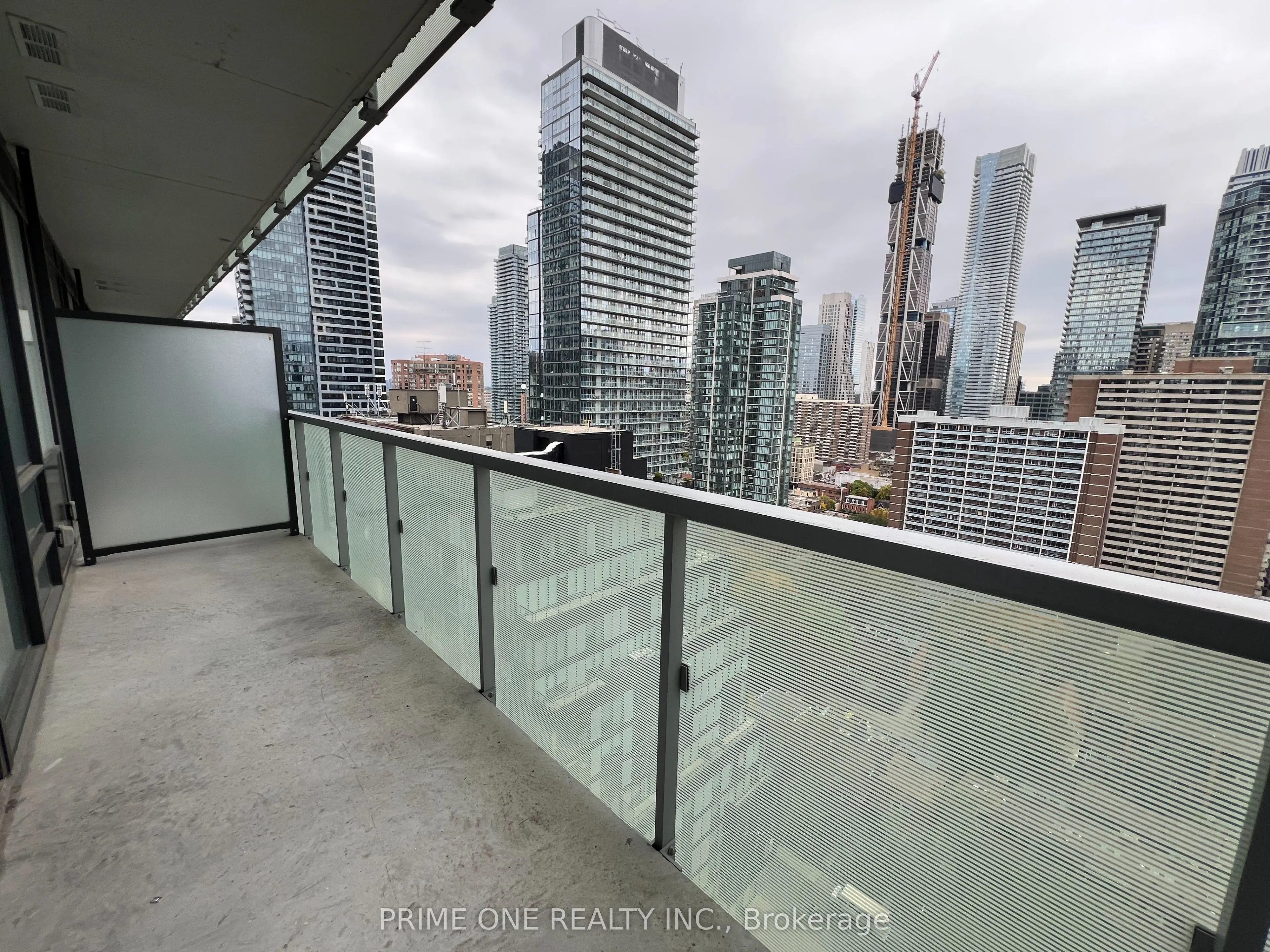 28 Wellesley Street E, #2507