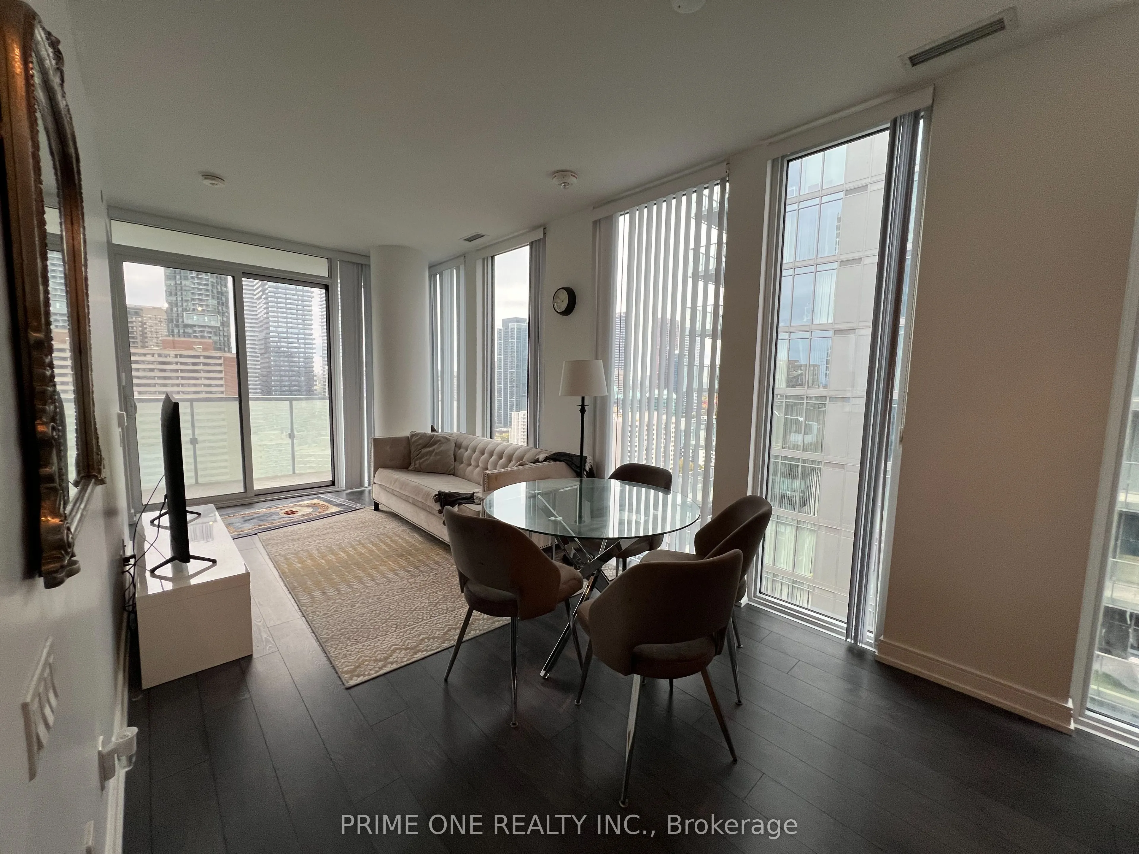 28 Wellesley Street E, #2507