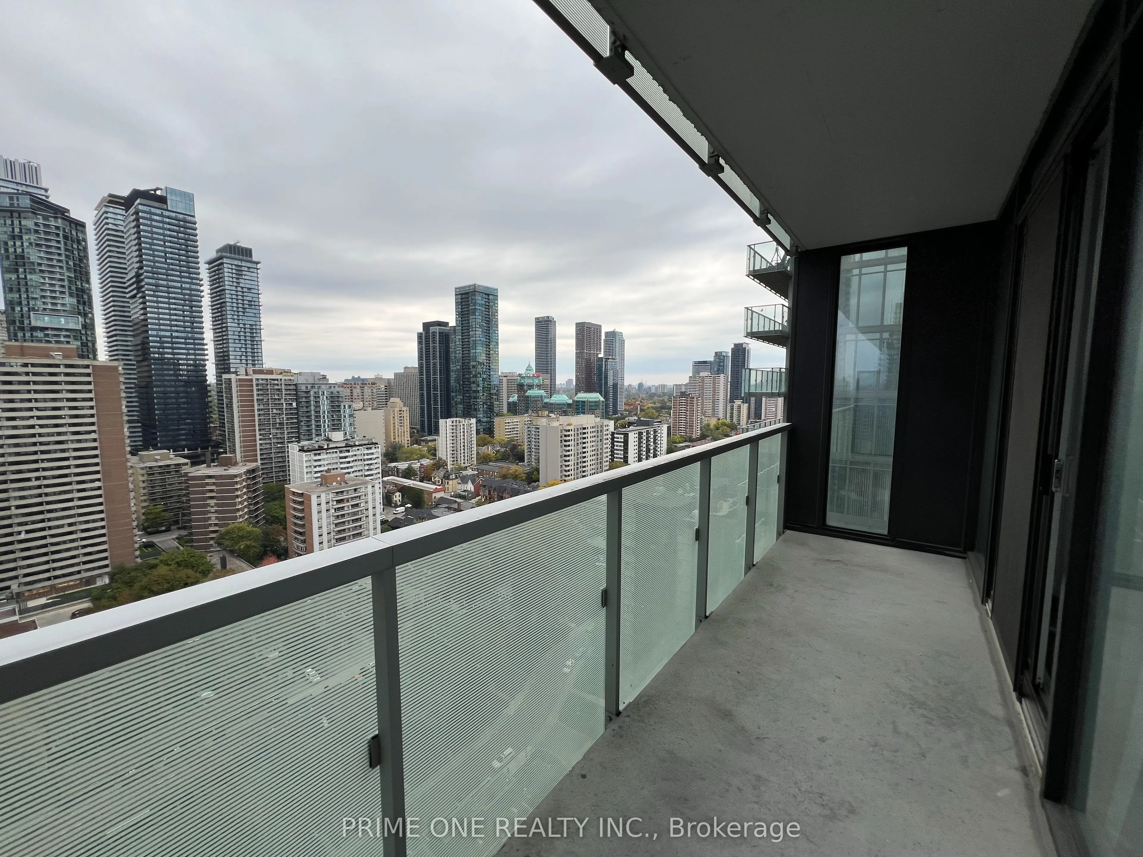 28 Wellesley Street E, #2507