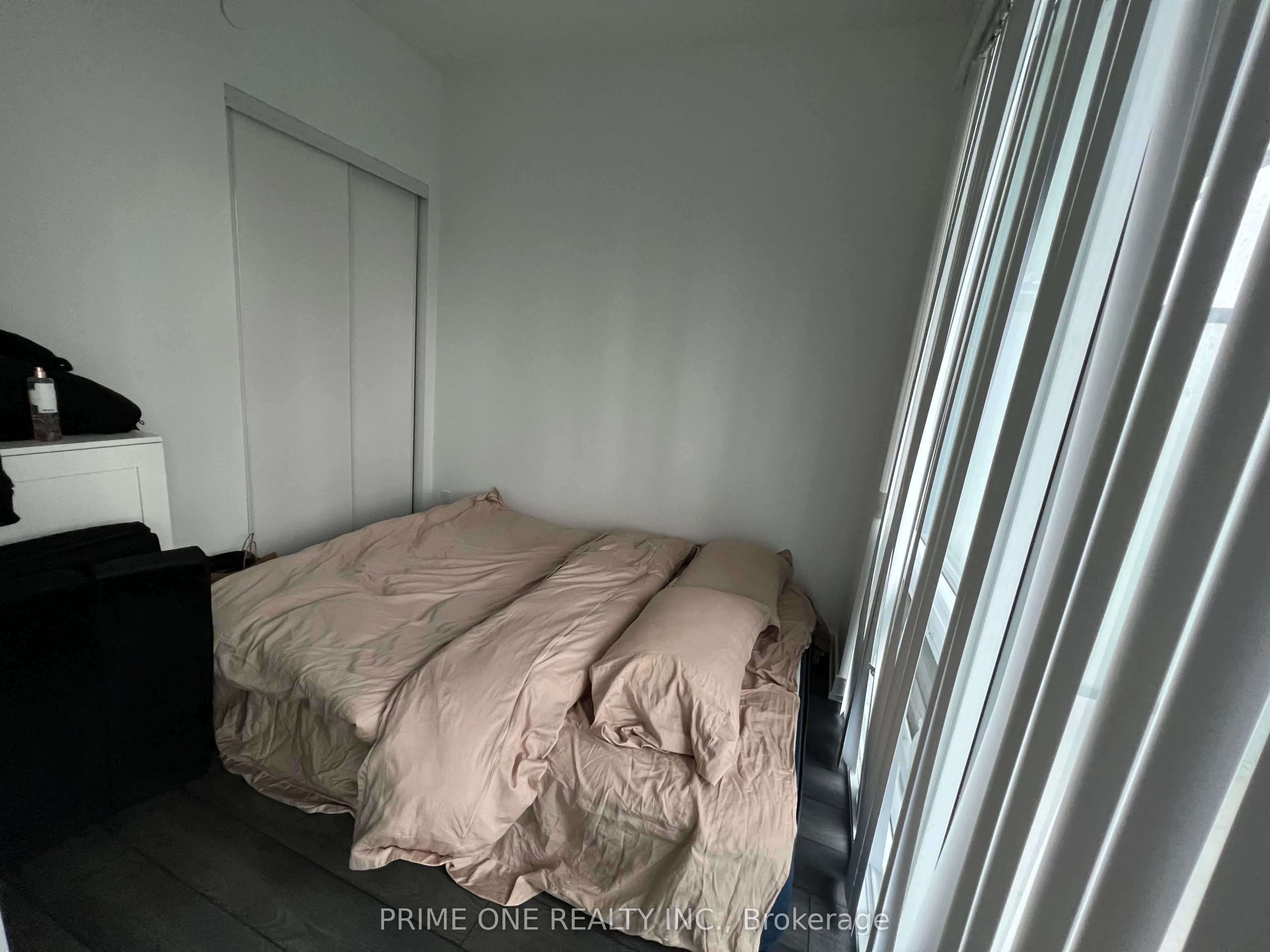 28 Wellesley Street E, #2507