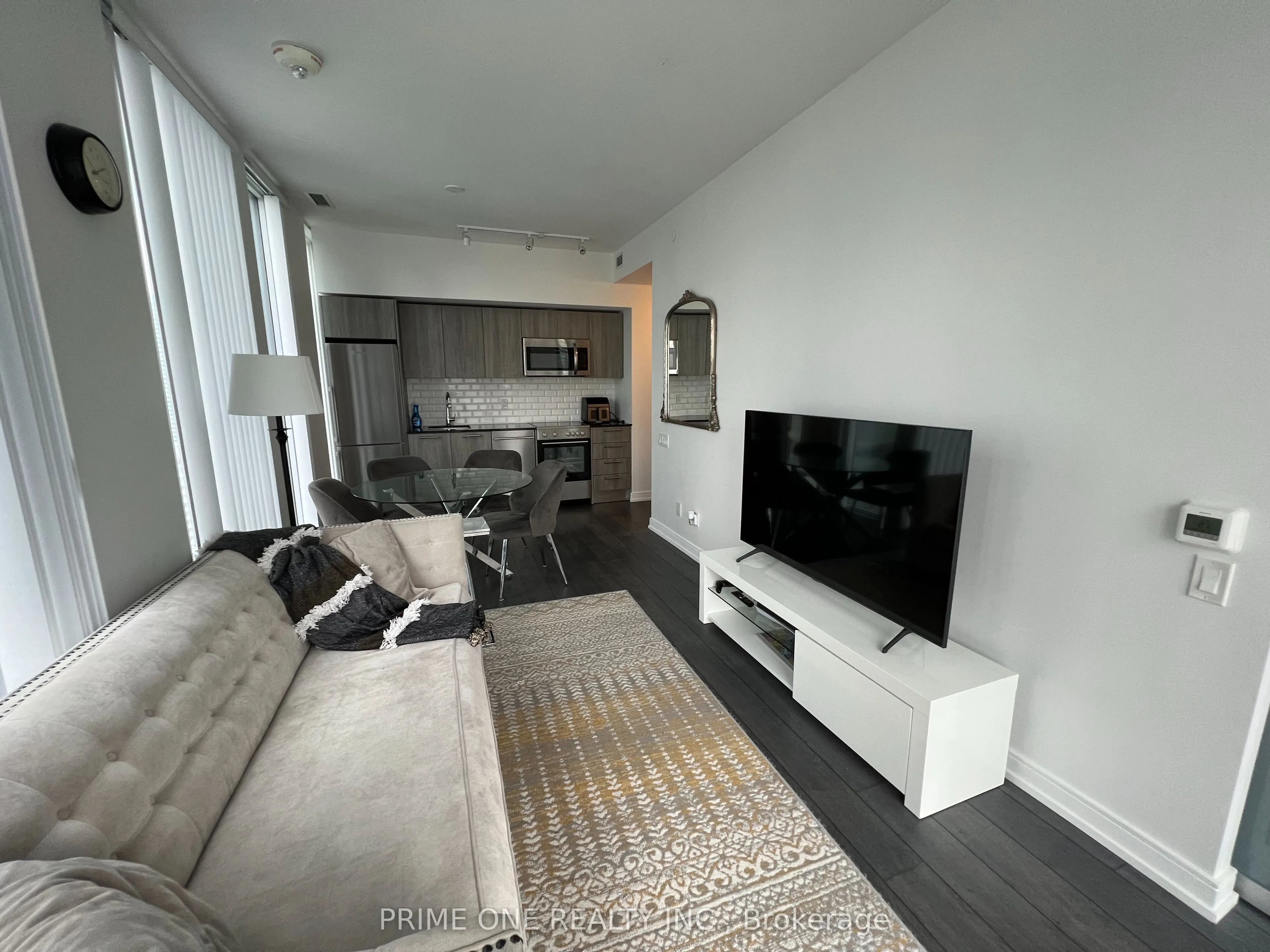 28 Wellesley Street E, #2507