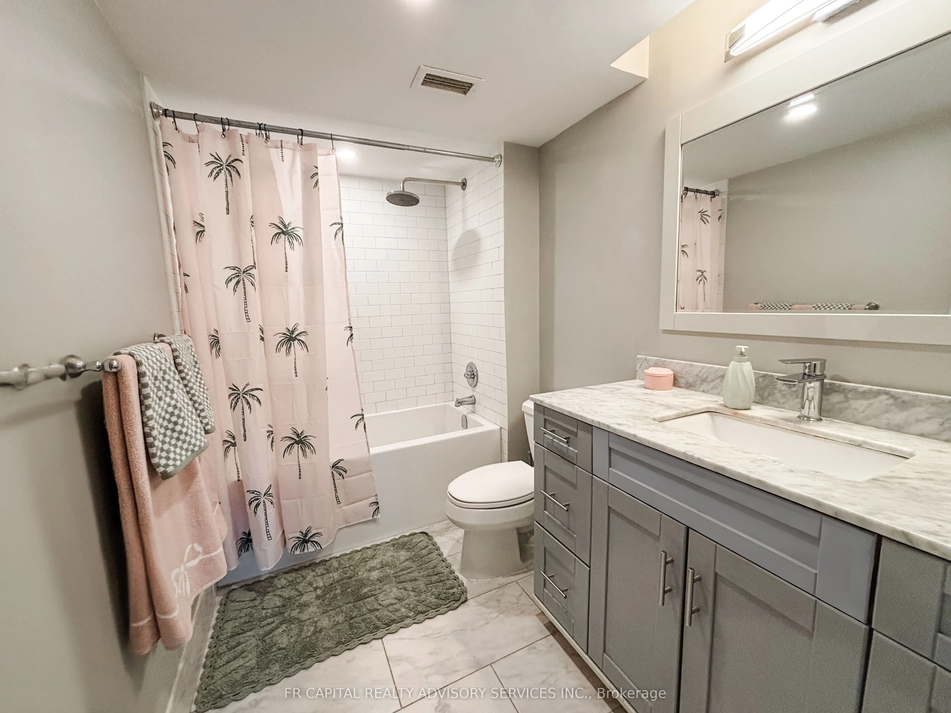 701 King Street W, #813
