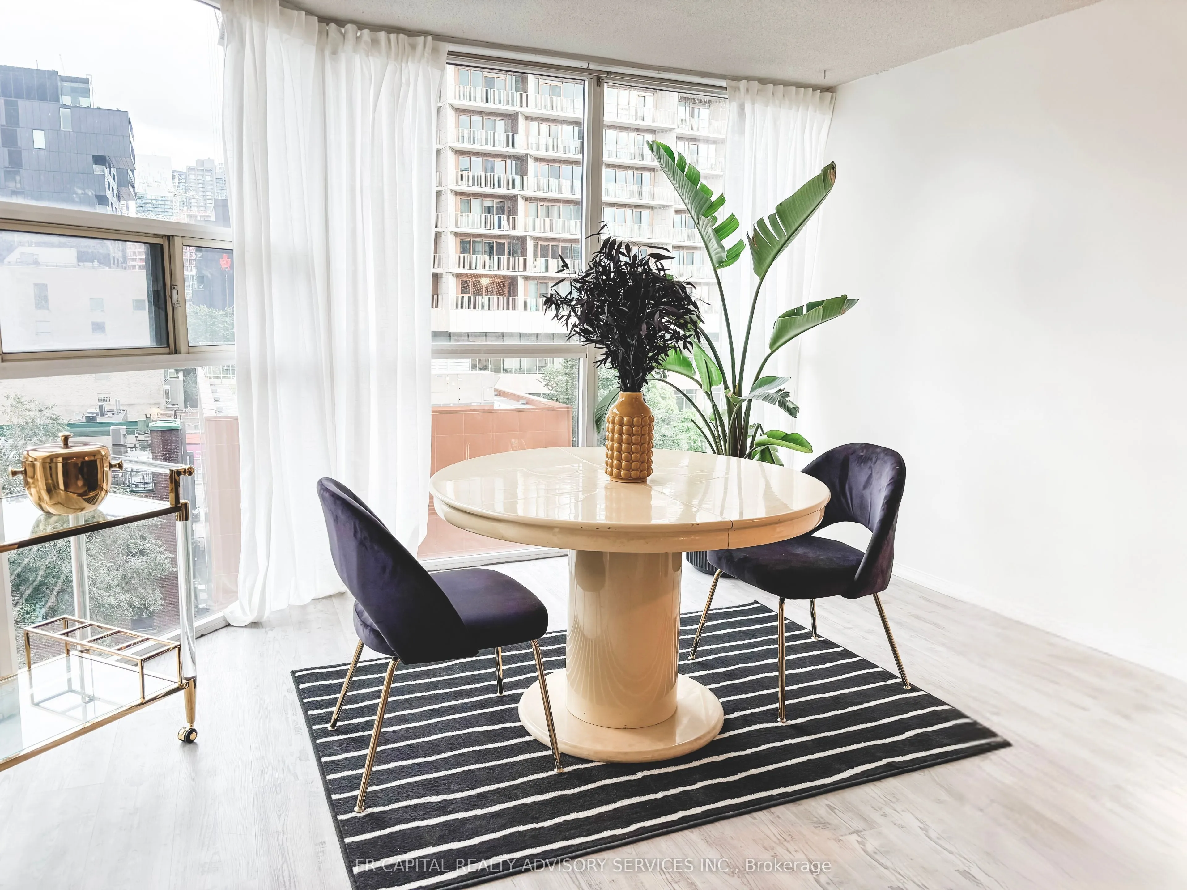 701 King Street W, #813