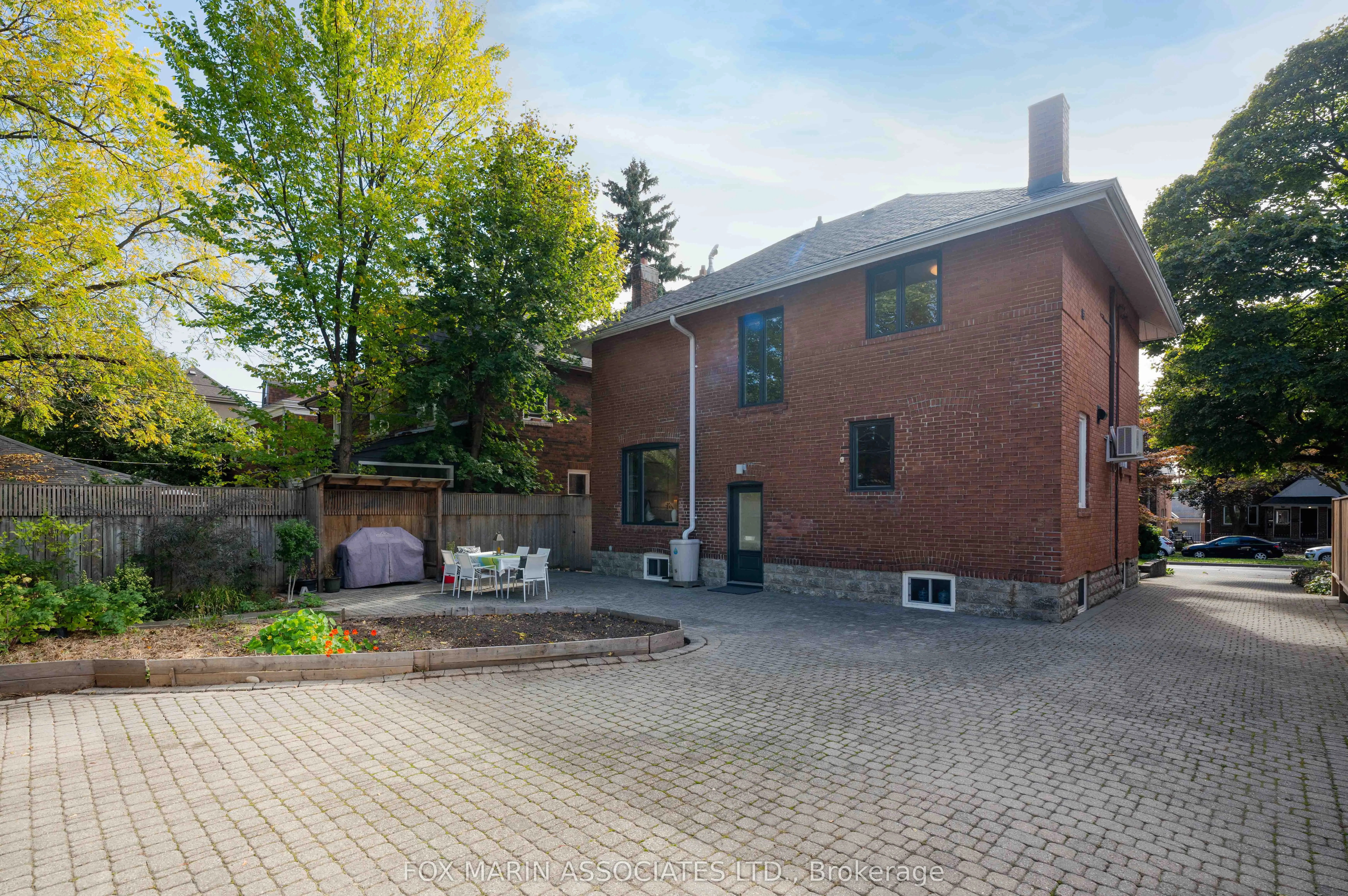 22 Claxton Boulevard