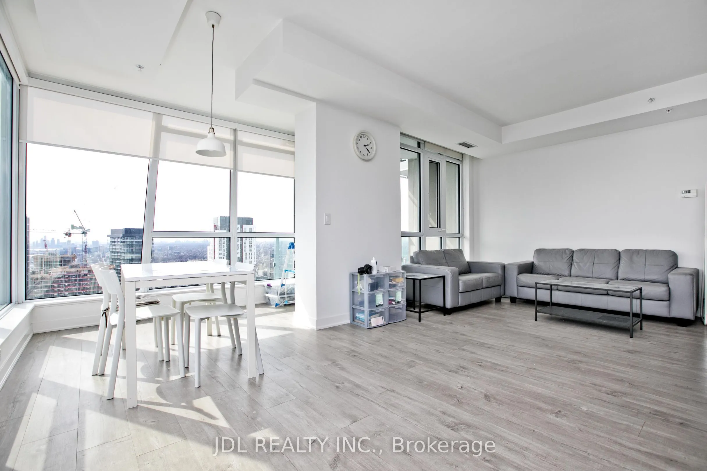 30 NELSON Street, #3805