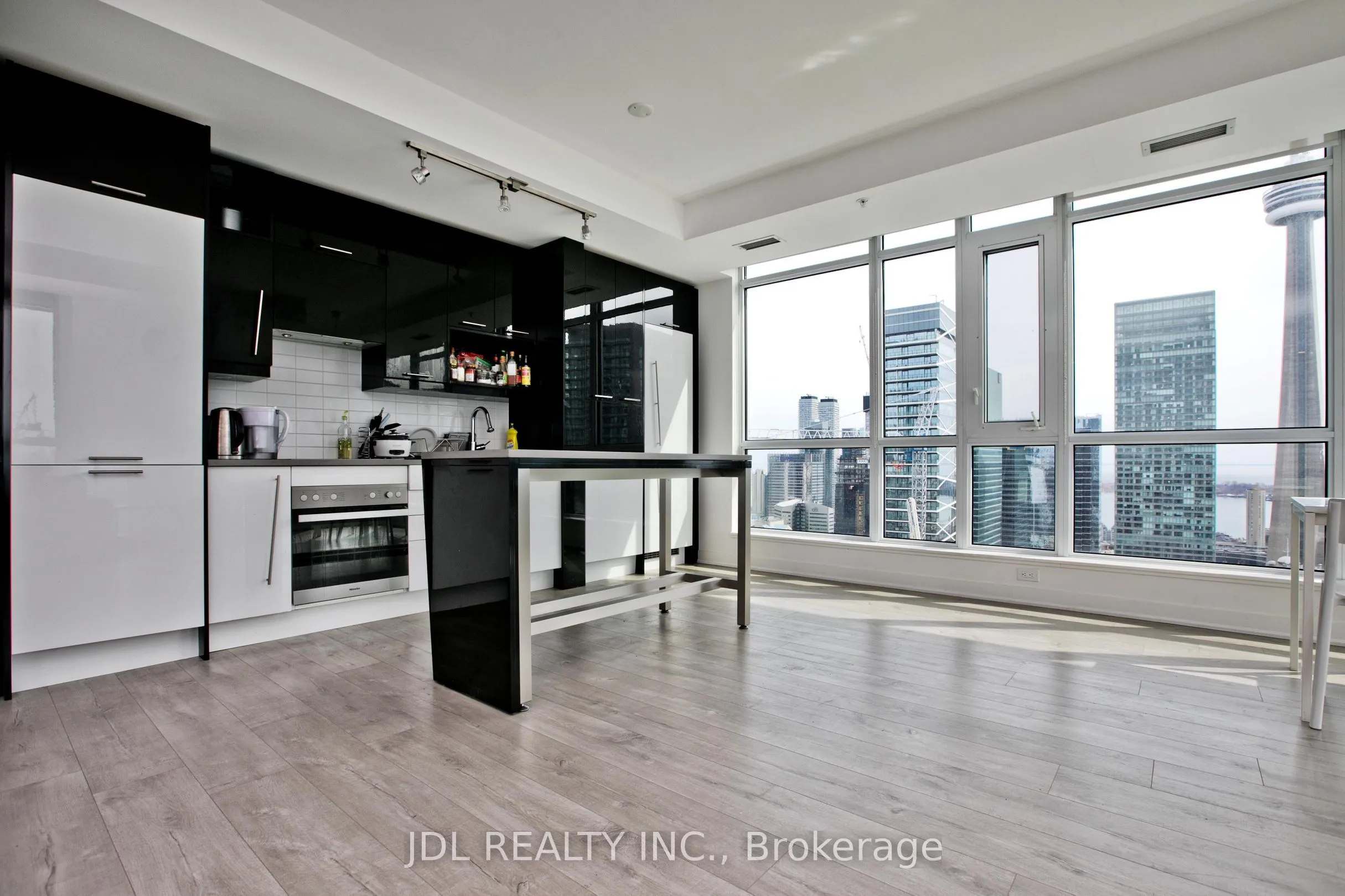 30 NELSON Street, #3805