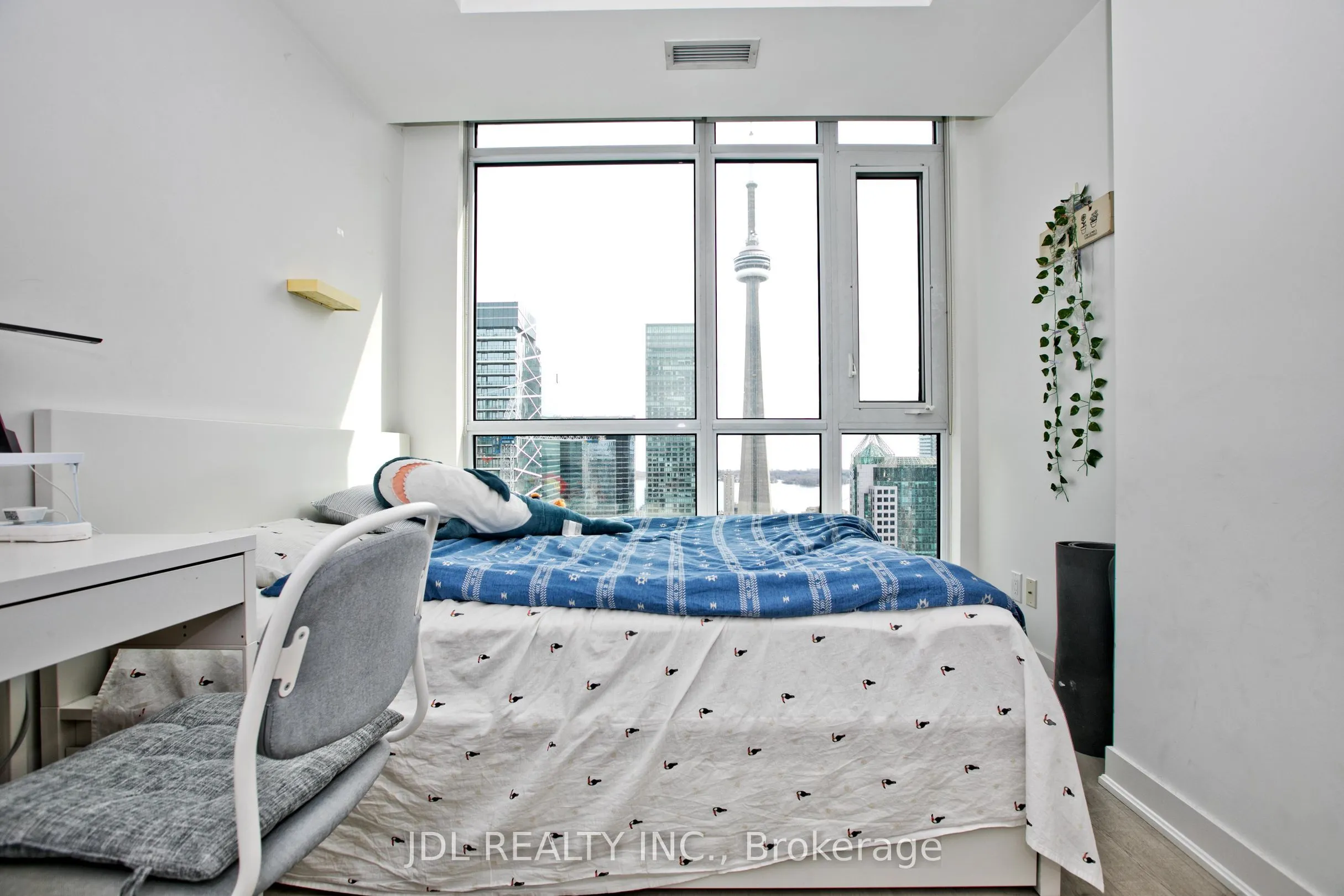 30 NELSON Street, #3805