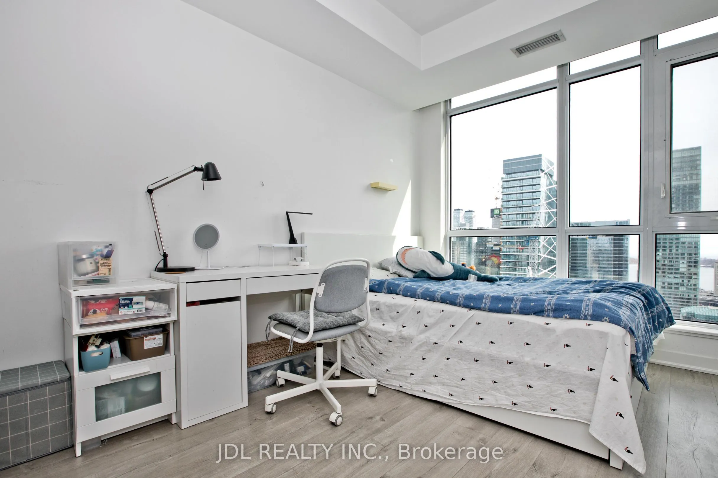 30 NELSON Street, #3805