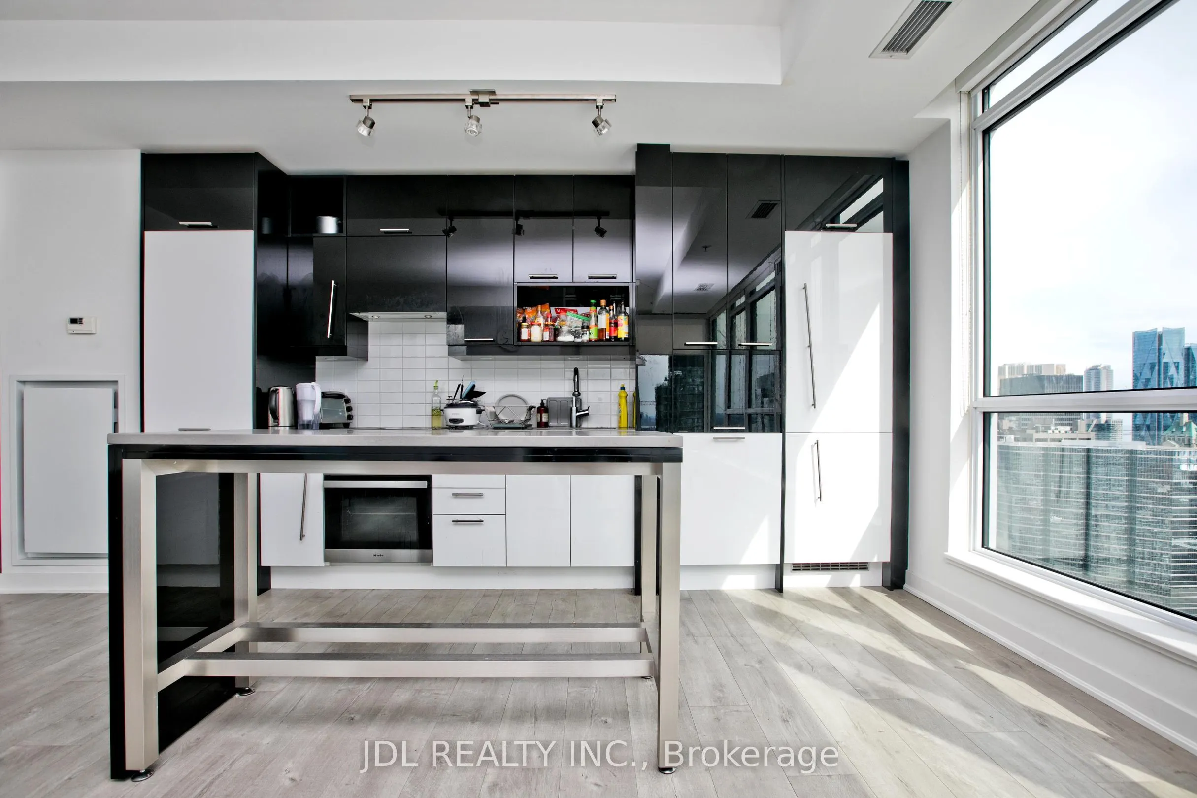 30 NELSON Street, #3805