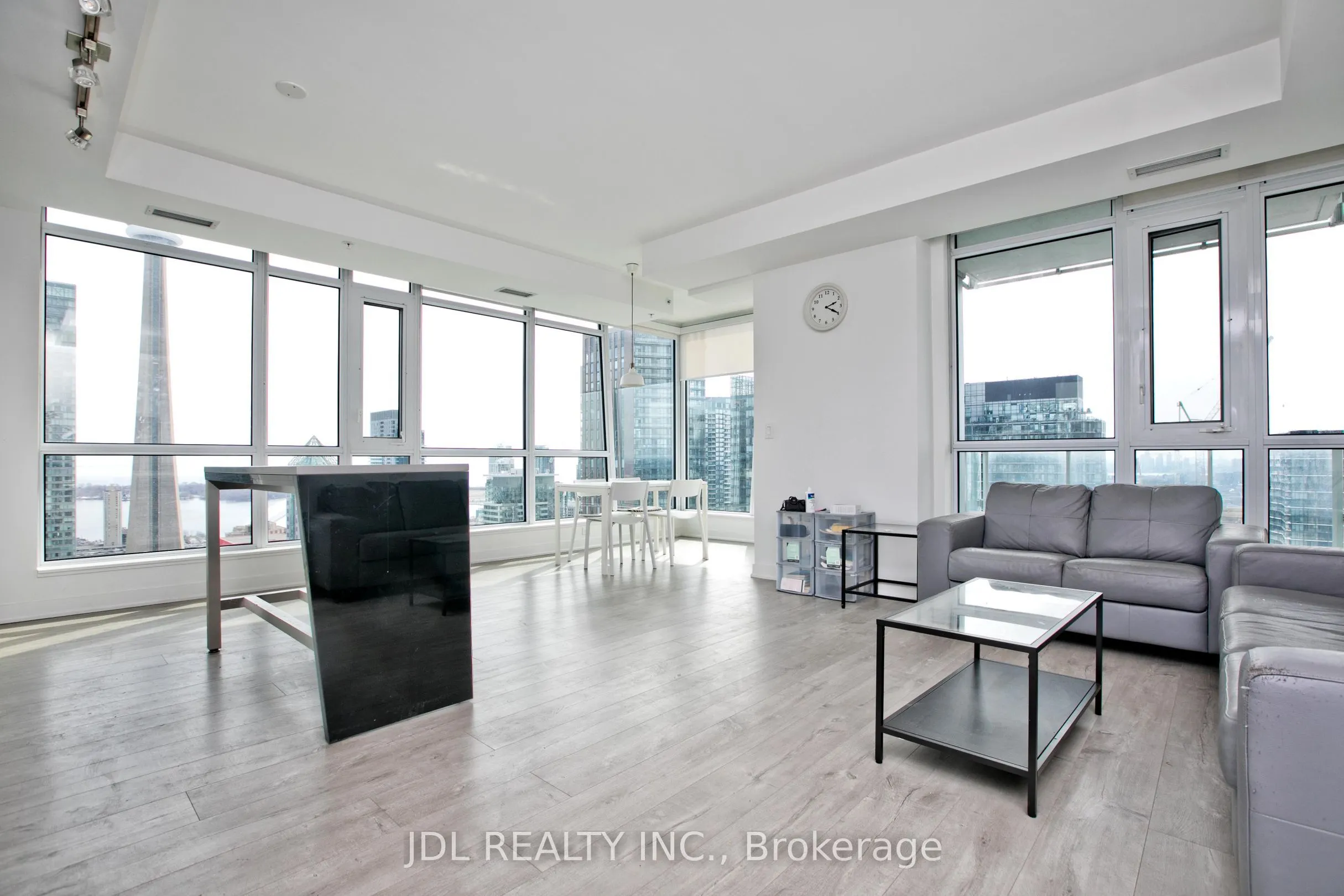 30 NELSON Street, #3805