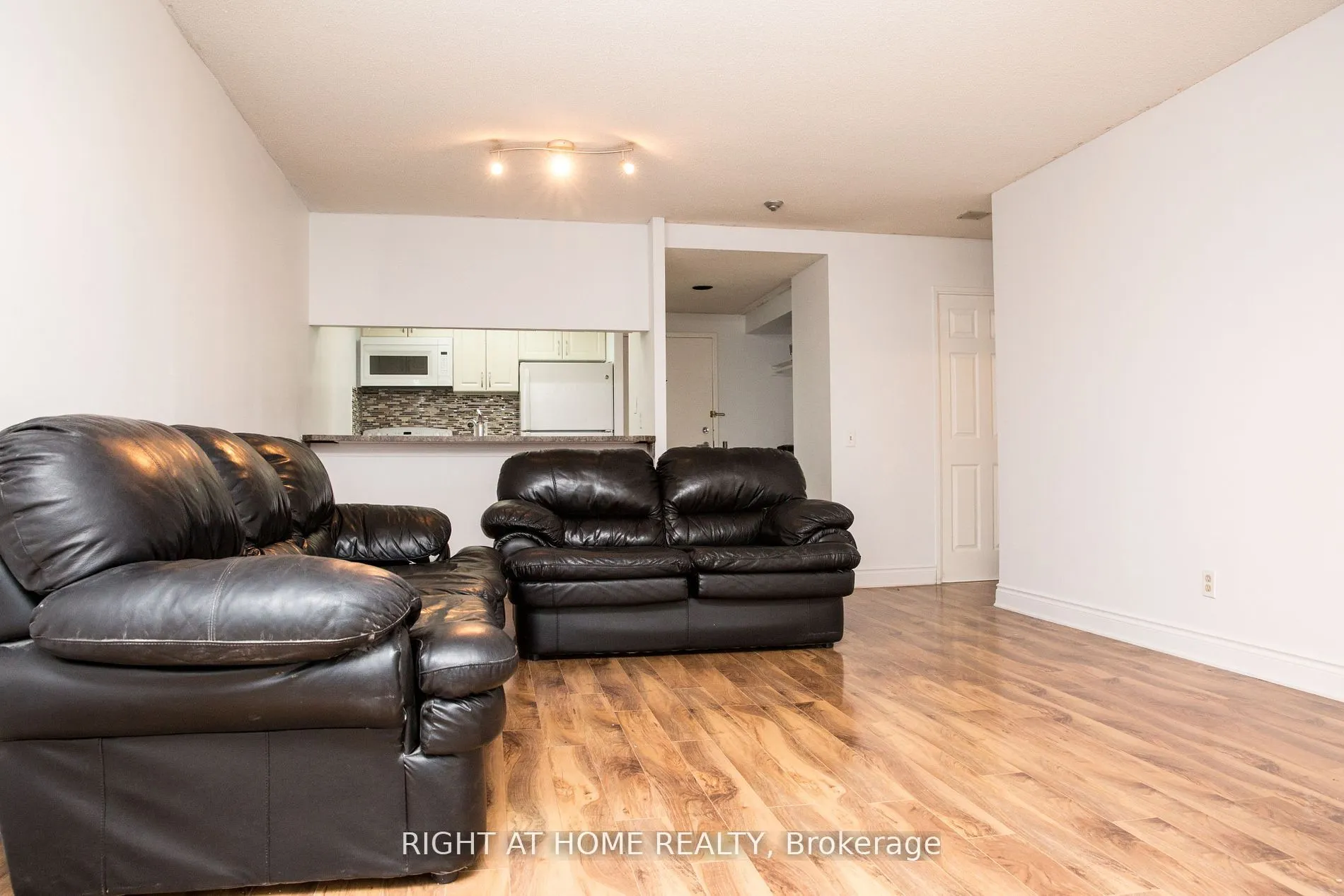 7 Bishop Avenue, #1104