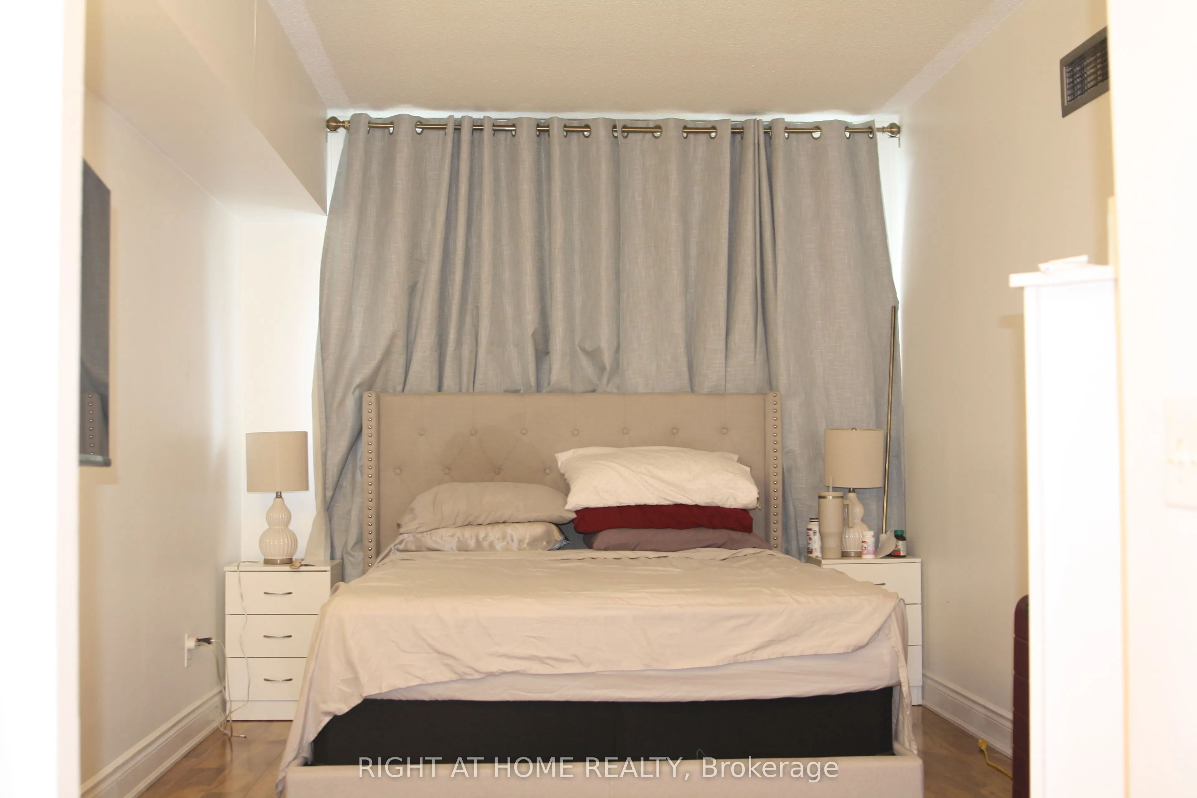 7 Bishop Avenue, #1104