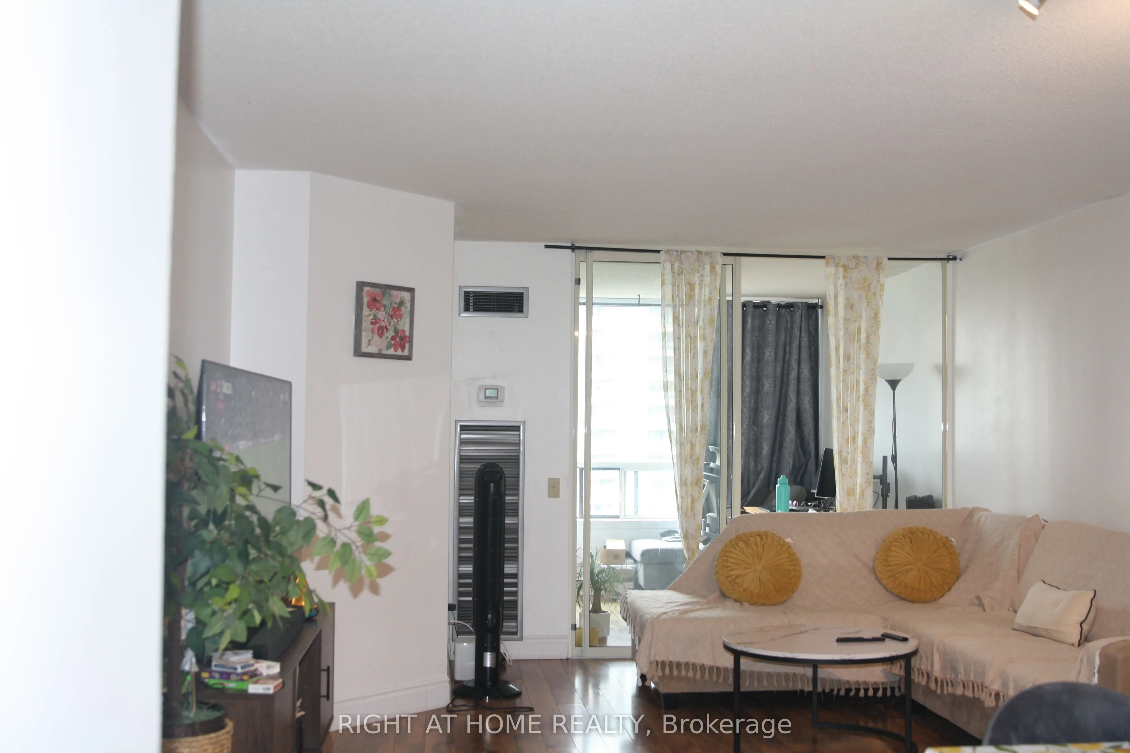 7 Bishop Avenue, #1104