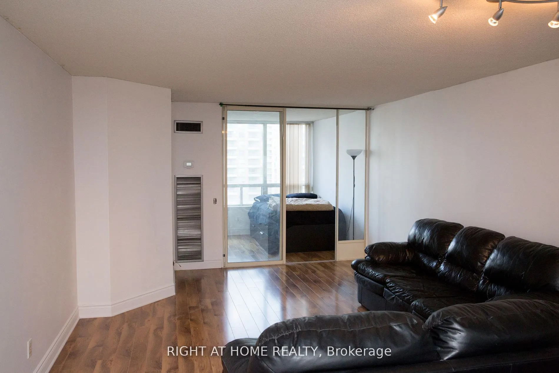 7 Bishop Avenue, #1104