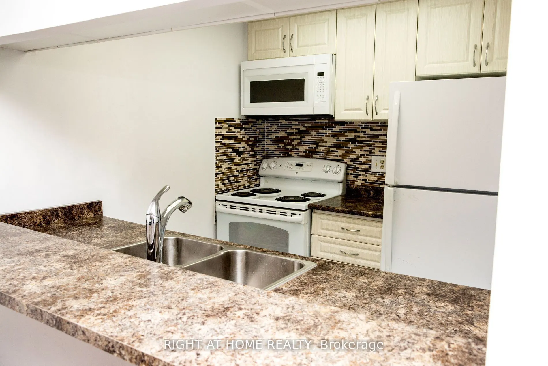 7 Bishop Avenue, #1104