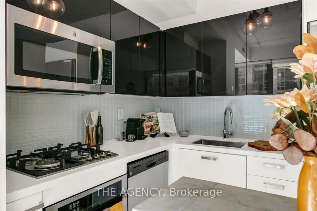 39 Brant Street, #512