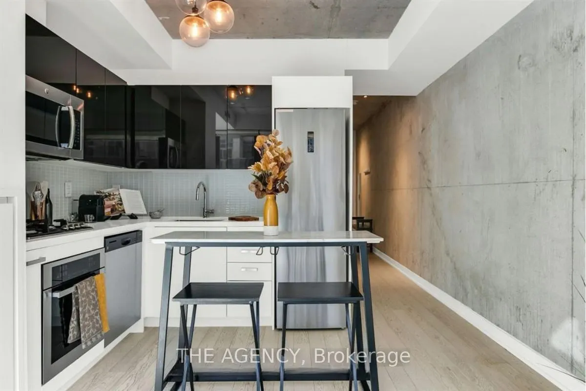 39 Brant Street, #512