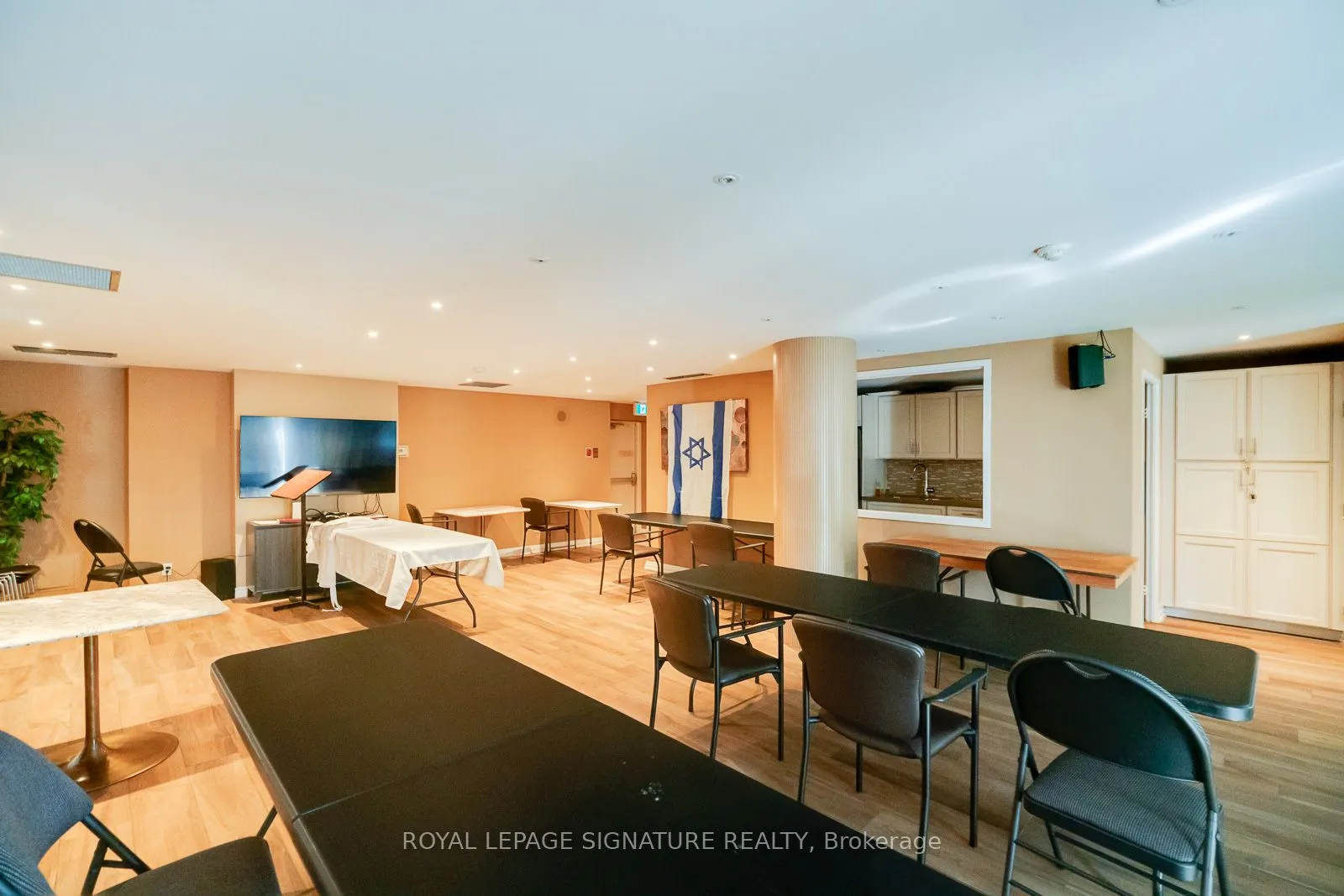 260 Heath Street W, #504