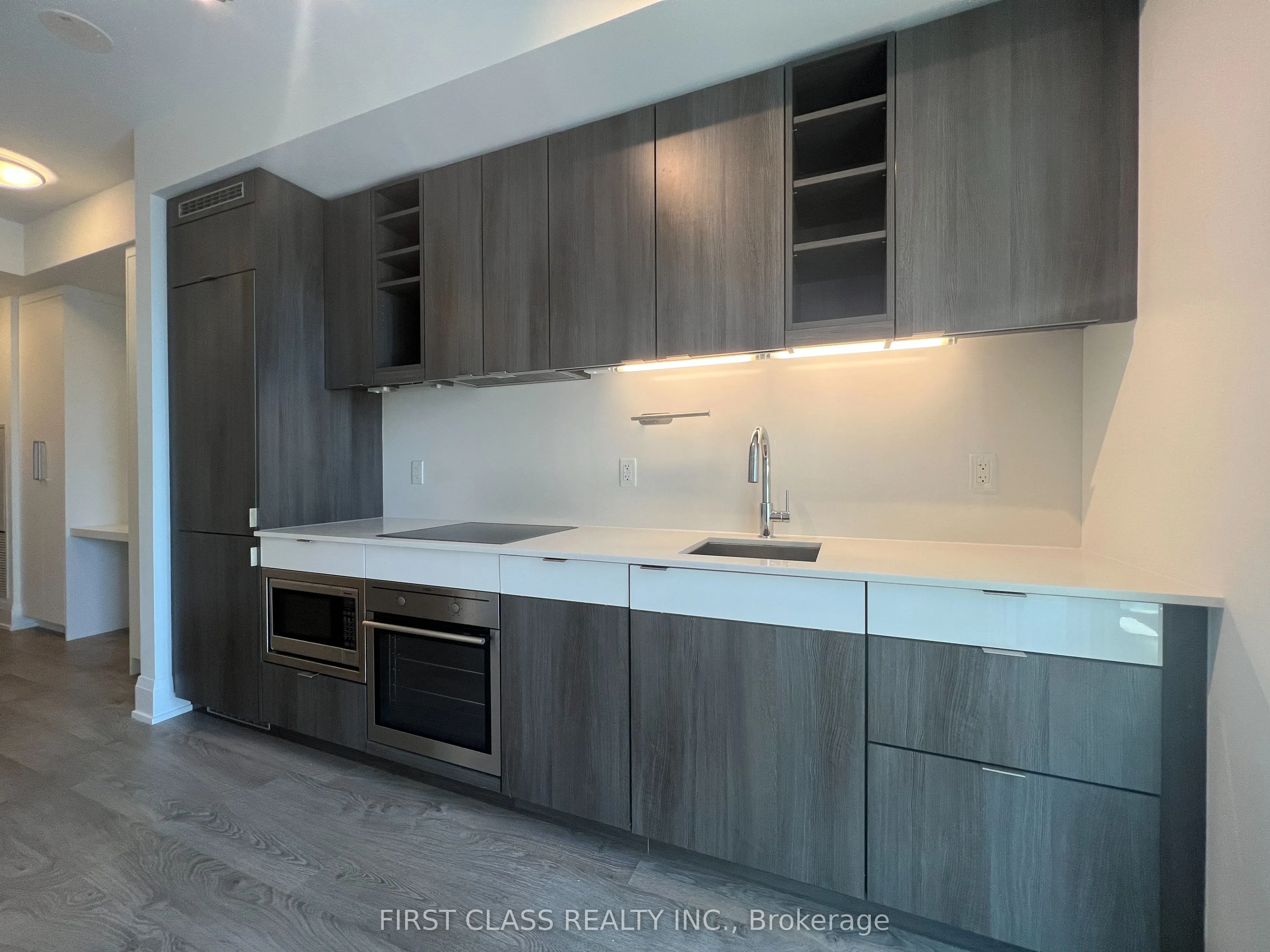 101 Erskine Avenue, #806