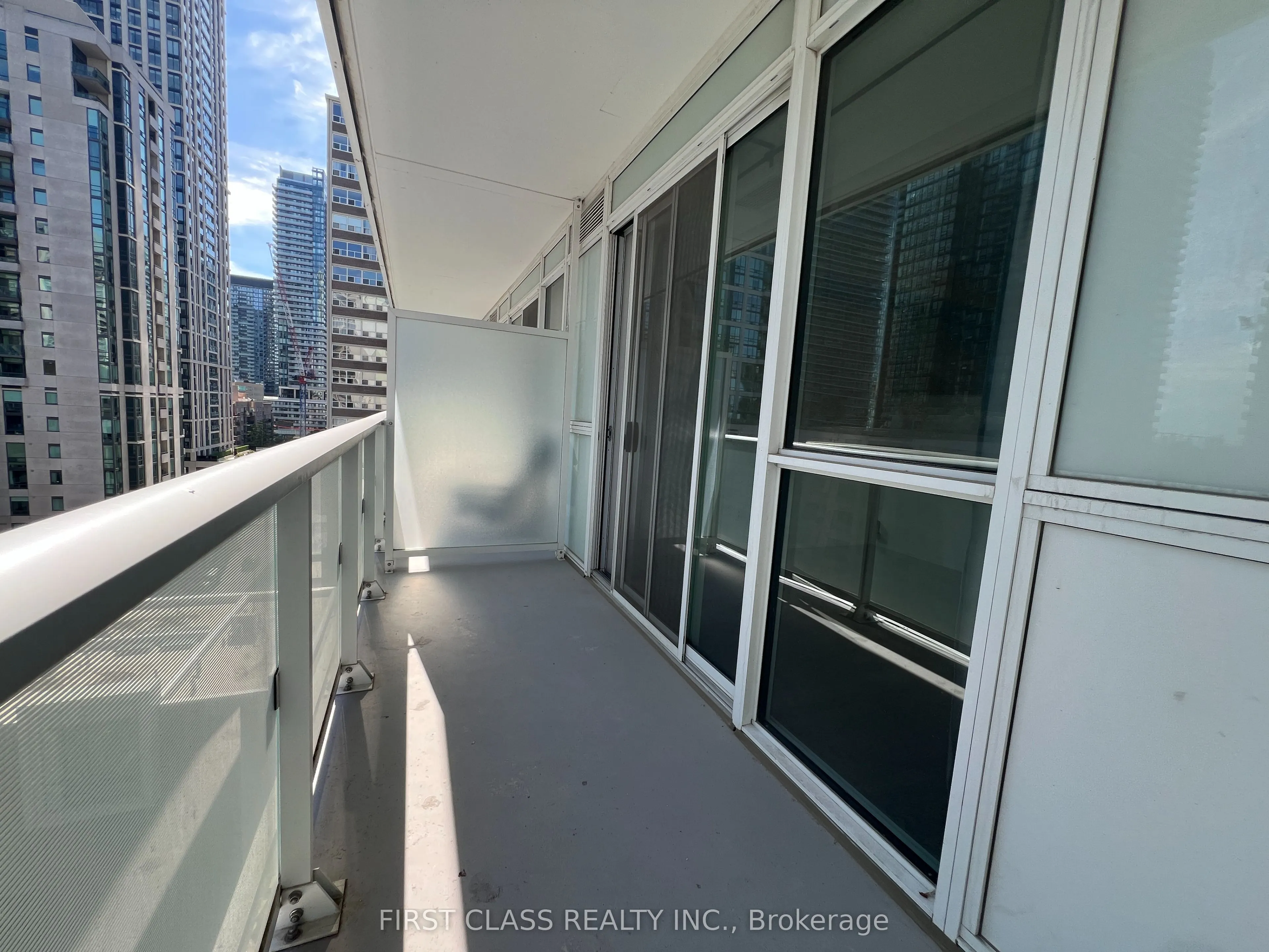 101 Erskine Avenue, #806