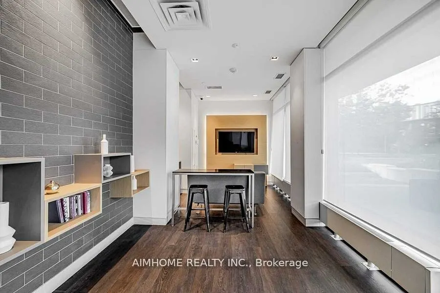 150 Fairview Mall Drive, #102