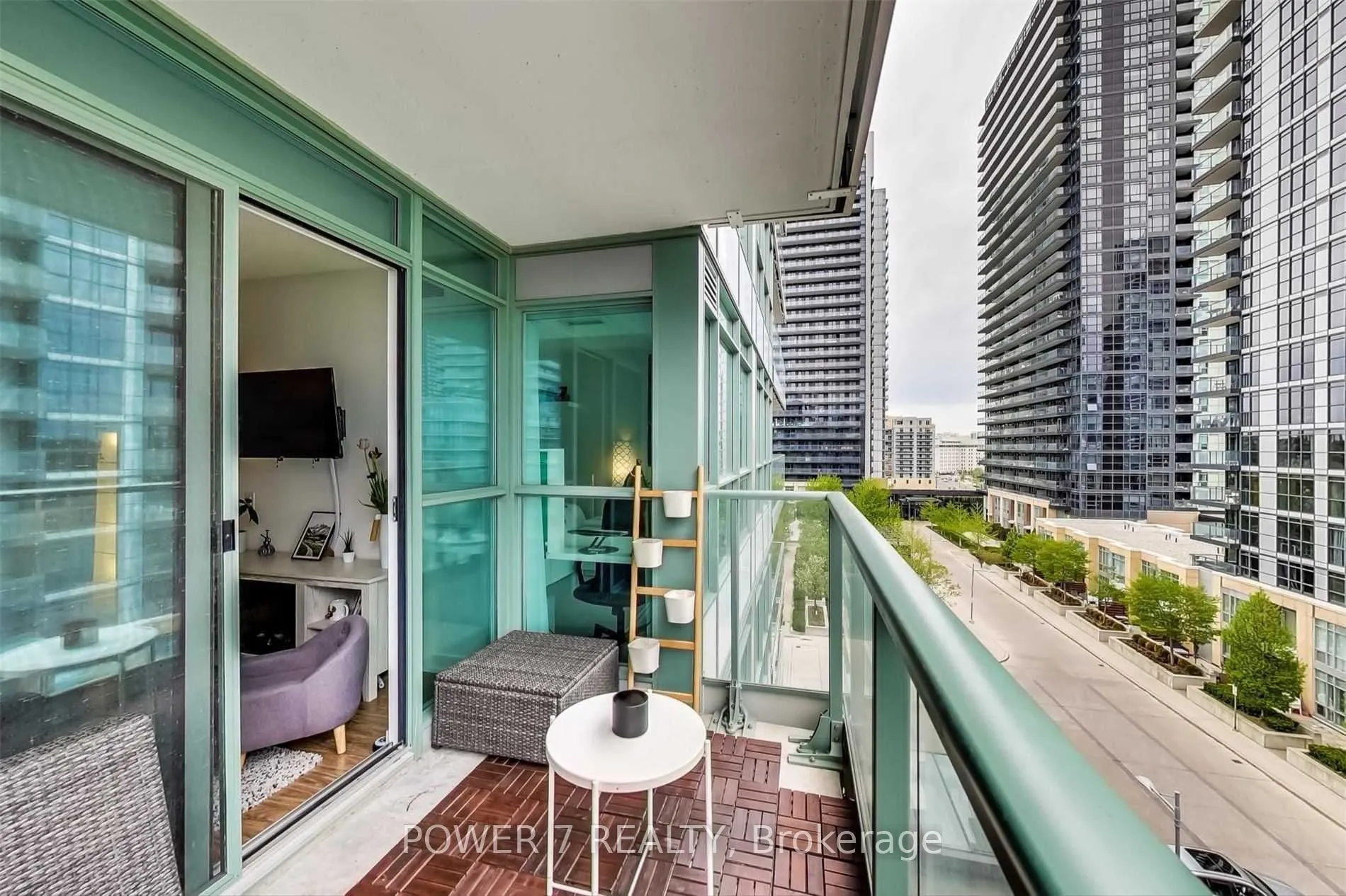 15 Singer Court, #611
