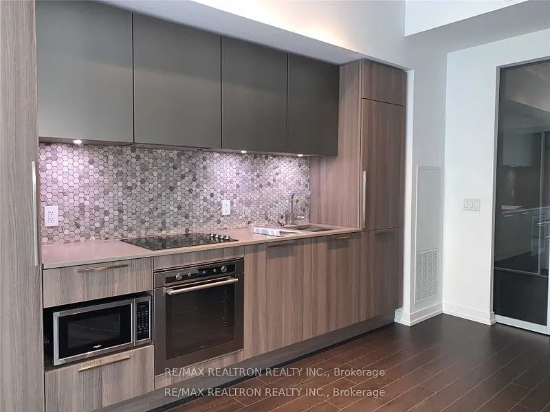 85 Wood Street, #618