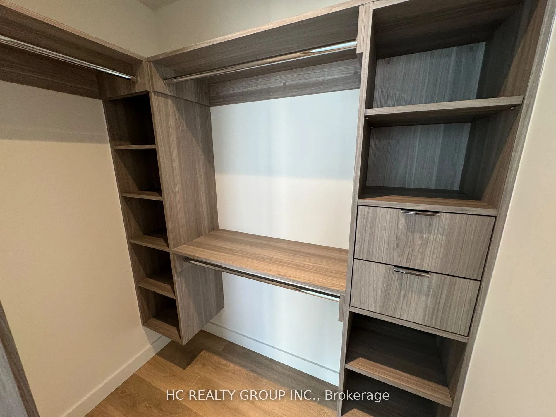 27 Mcmahon Drive, #2015