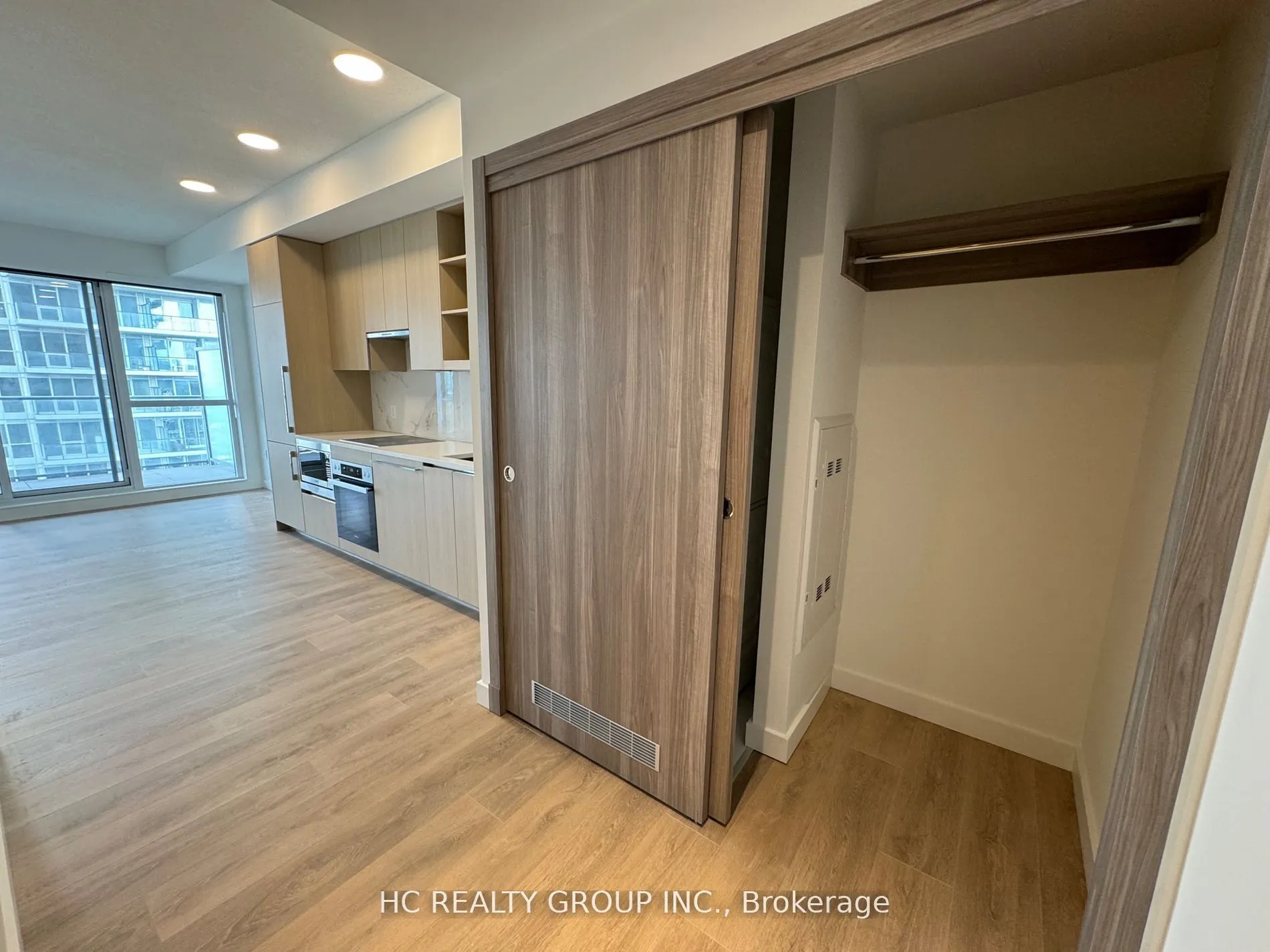 27 Mcmahon Drive, #2015