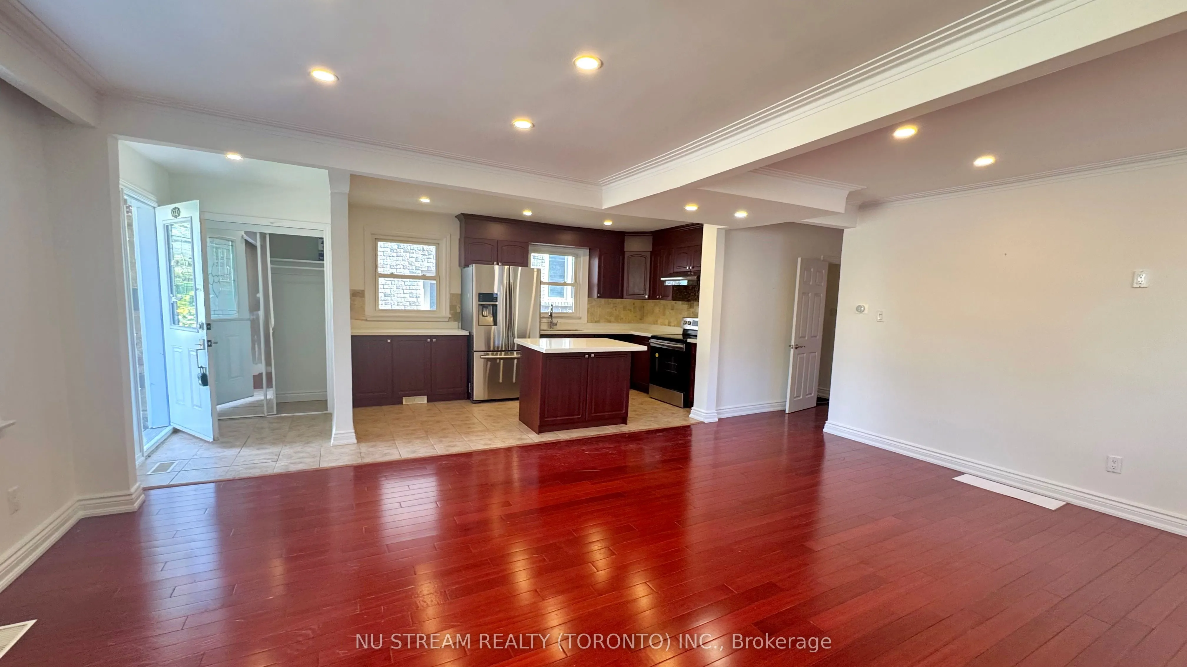 435 Cummer Avenue, #(1 Lvl)