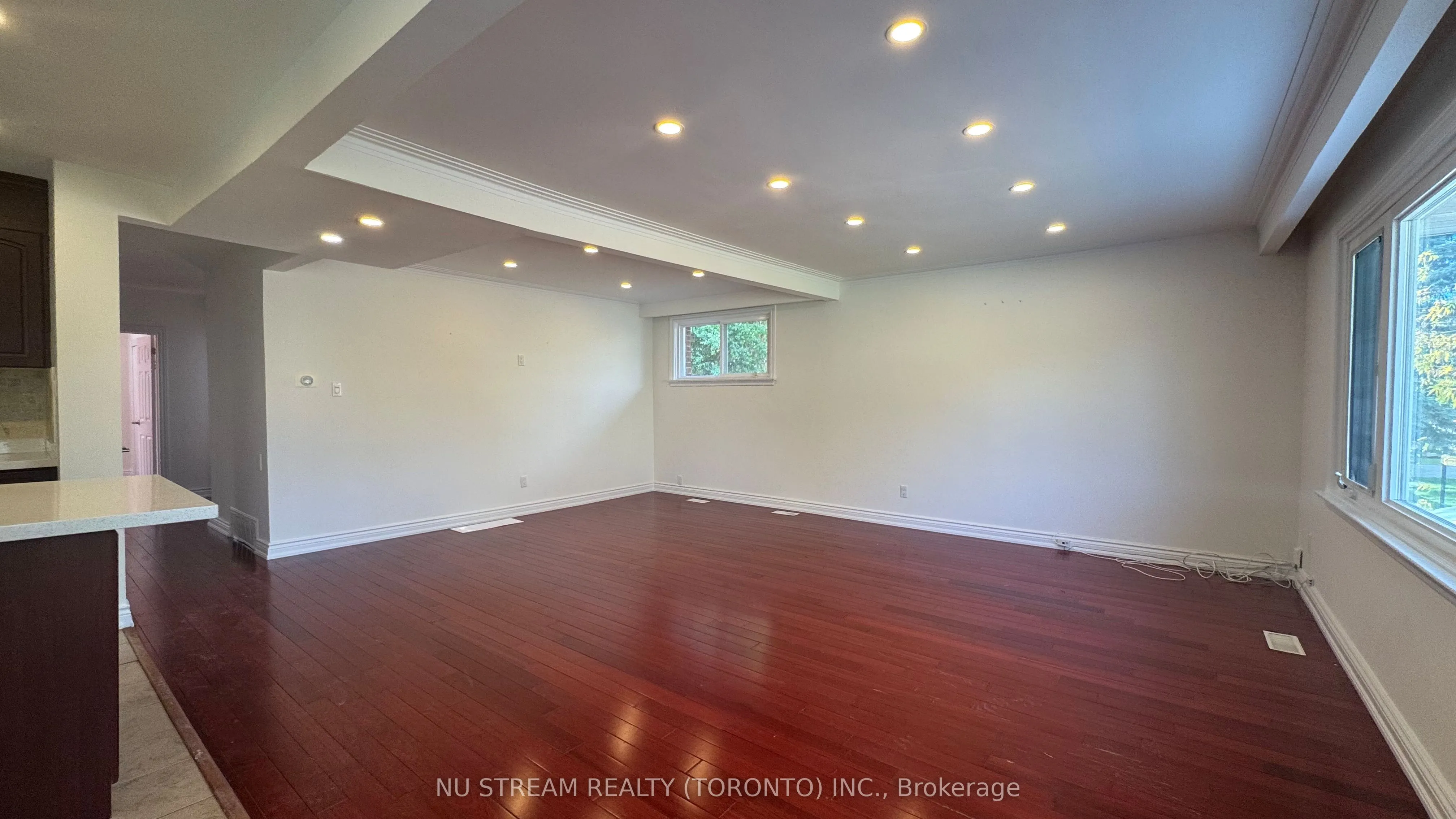 435 Cummer Avenue, #(1 Lvl)