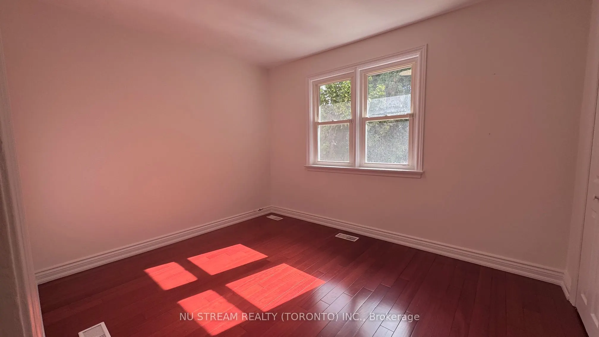 435 Cummer Avenue, #(1 Lvl)