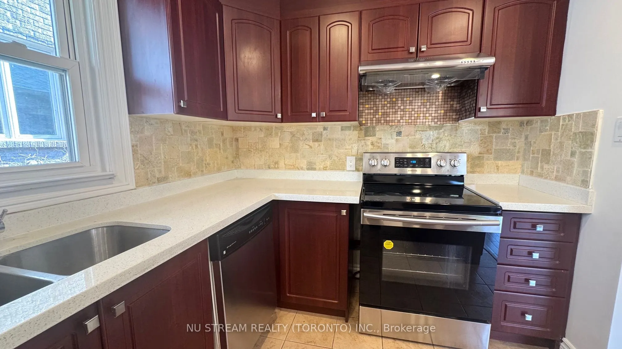 435 Cummer Avenue, #(1 Lvl)