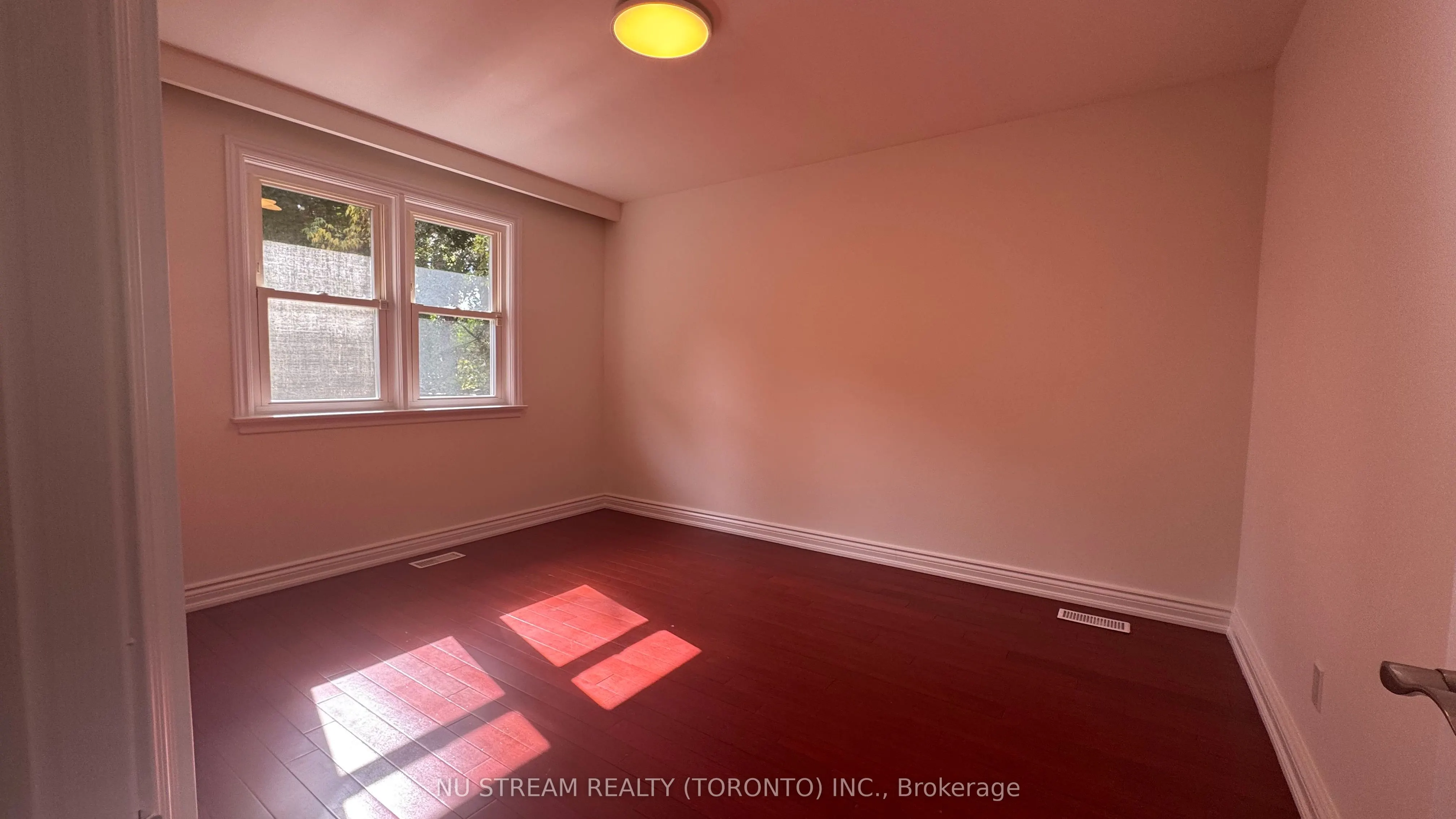 435 Cummer Avenue, #(1 Lvl)