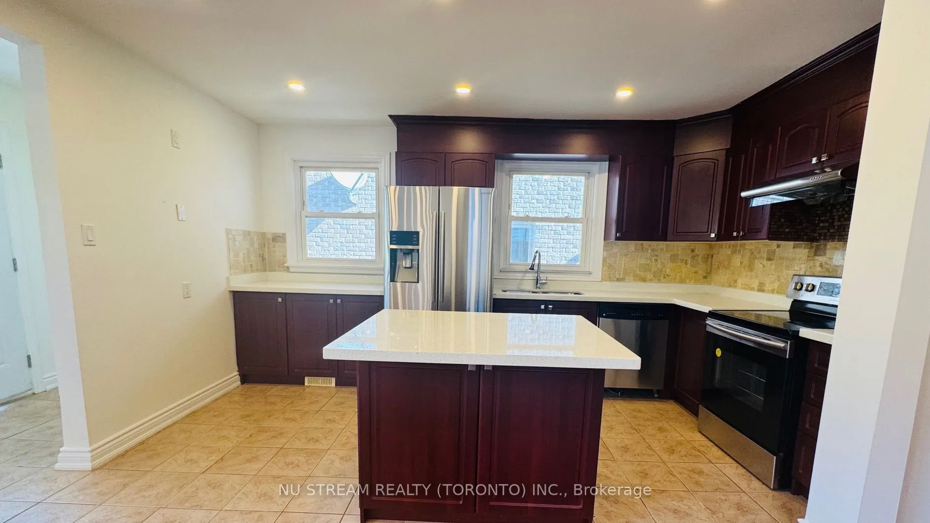 435 Cummer Avenue, #(1 Lvl)