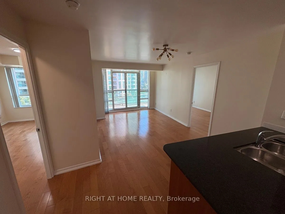 503 Beecroft Road, #605
